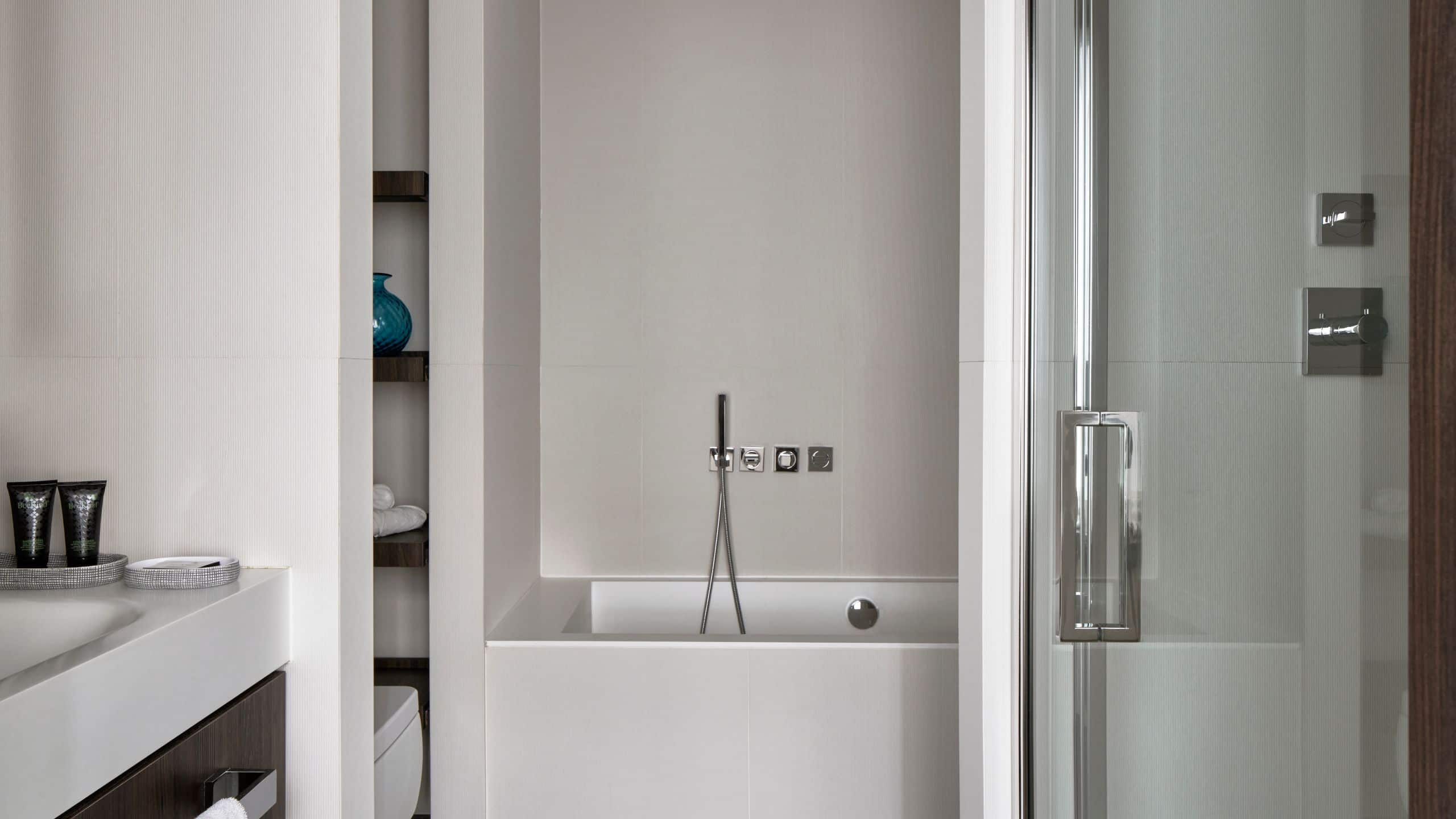 Deluxe Suite - Image 3