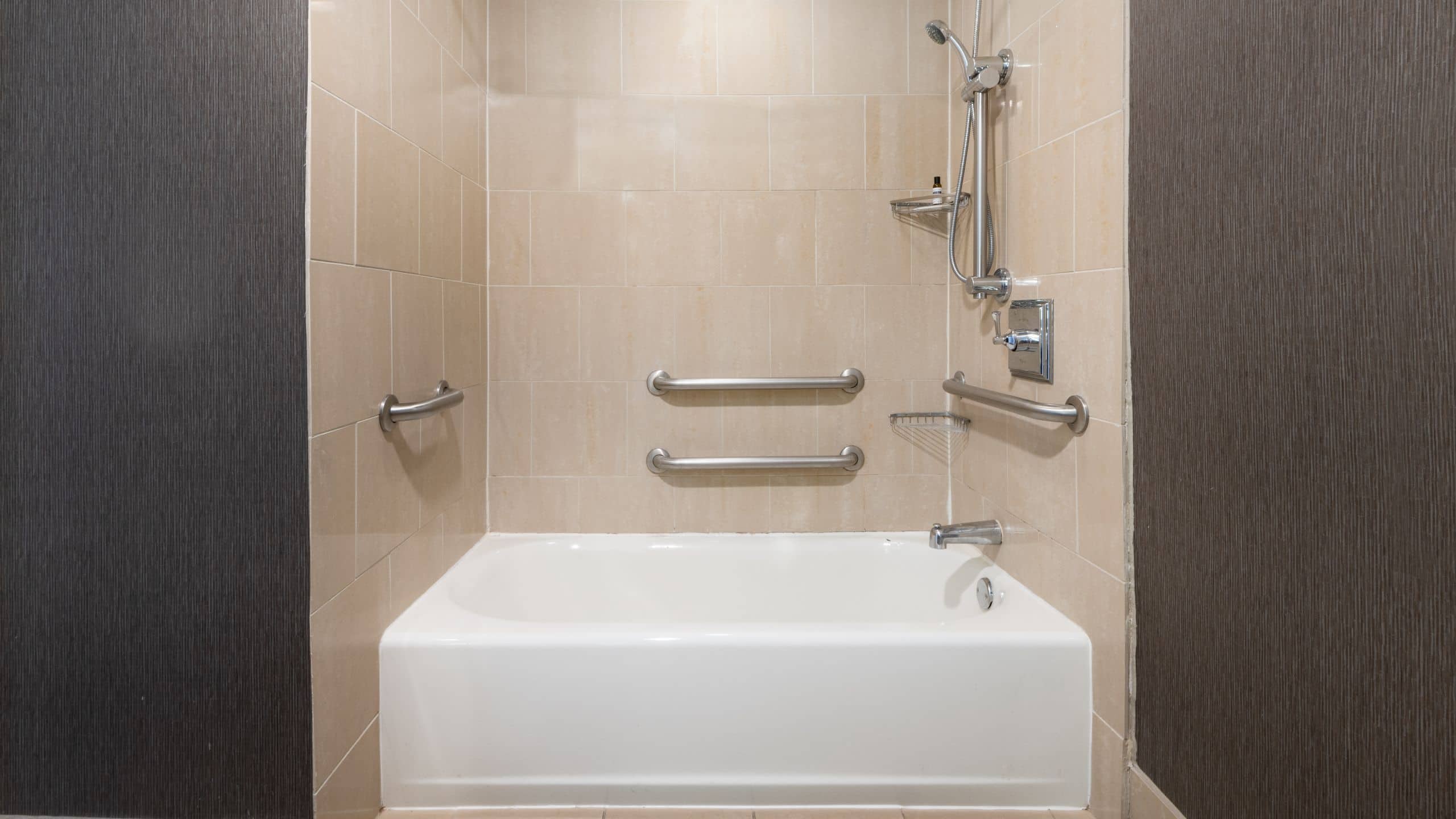 1 King Bed with Accessible Tub - Image 2