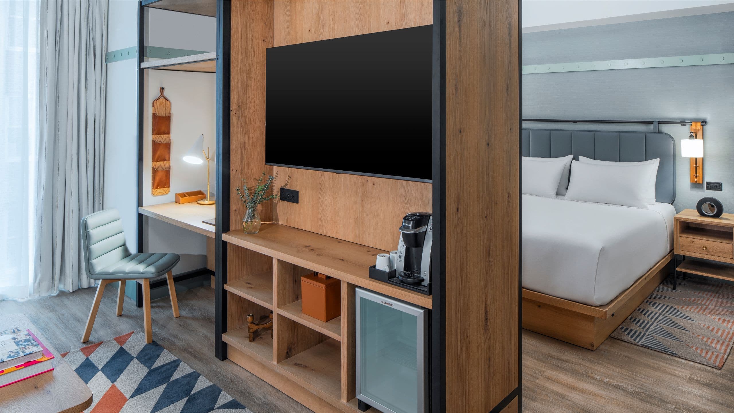 ADA Executive Suite | 1 King Bed / Roll-in Shower - Image 1