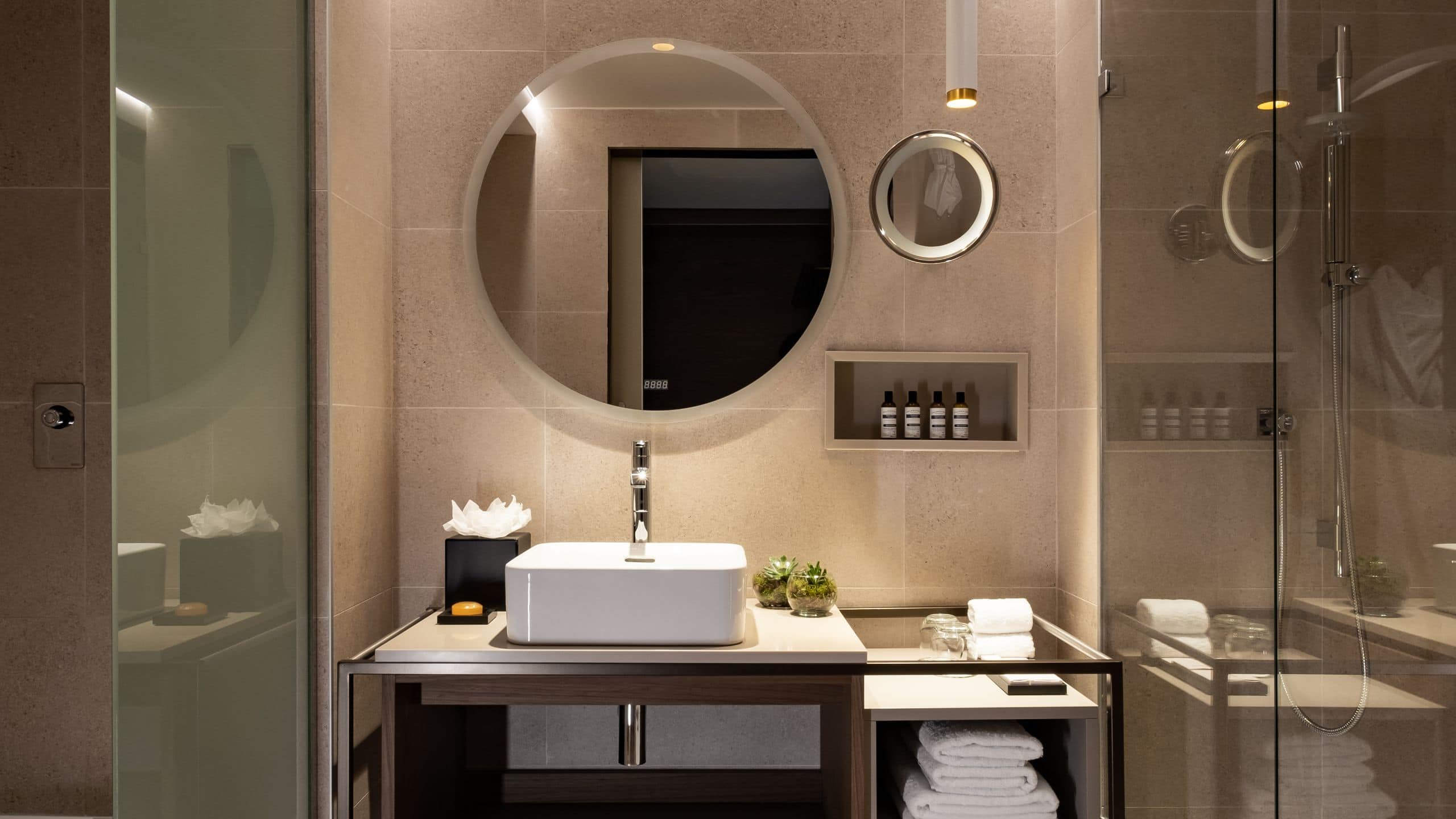 1 King Bed - Image 5