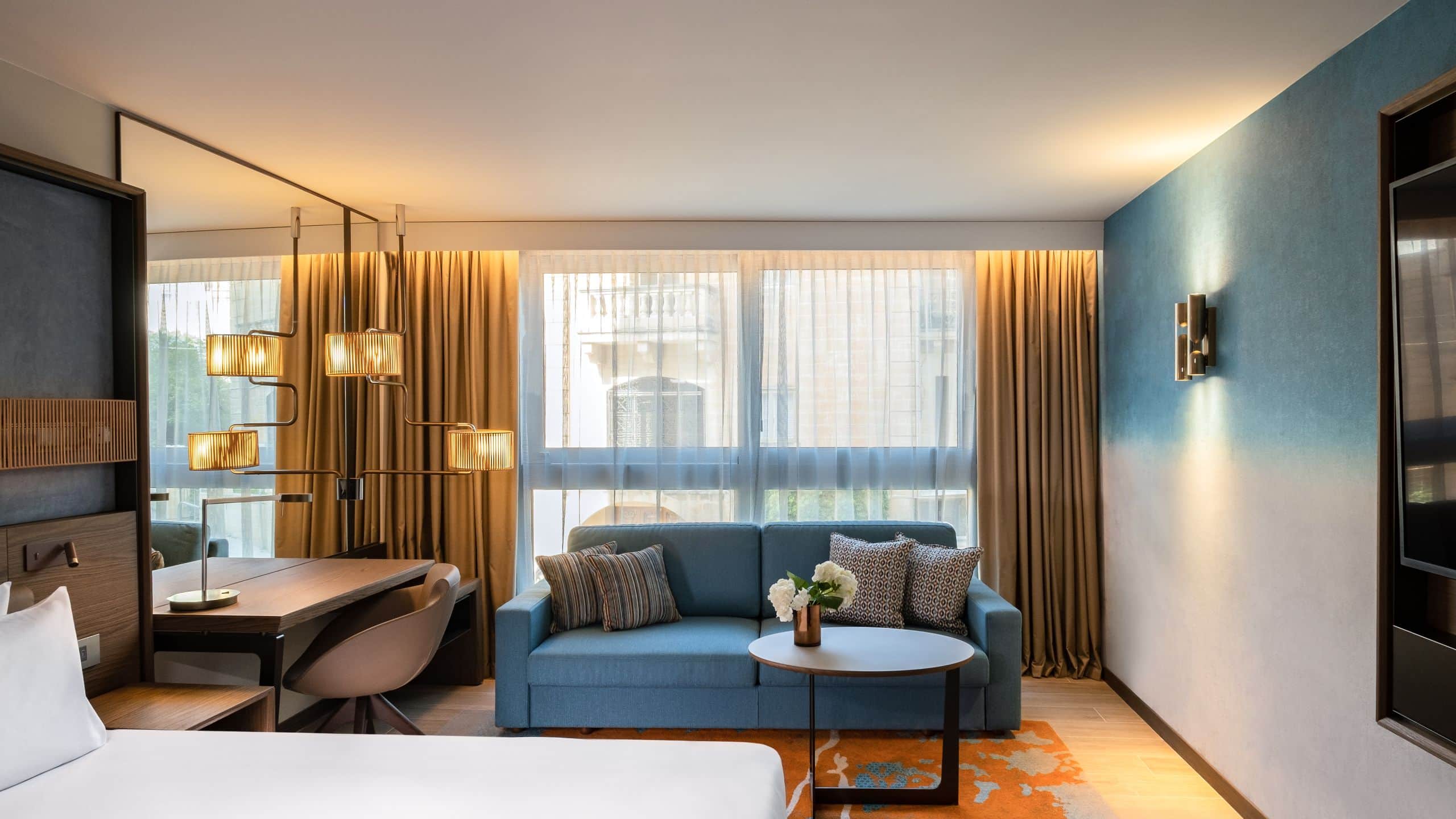 1 King Bed - Image 3