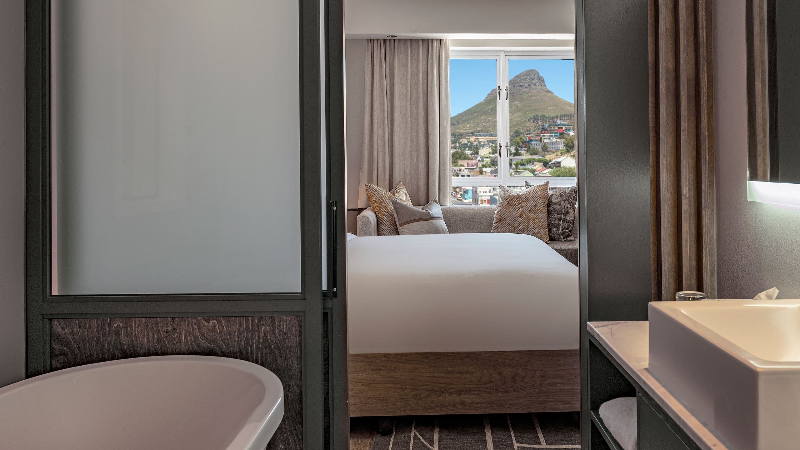 1 King Bed - Image 3