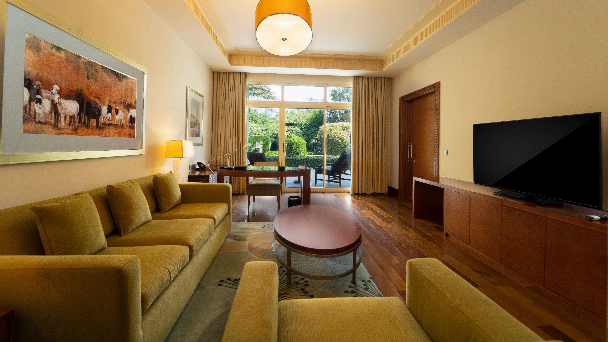 Grand Executive Suite - Image 2