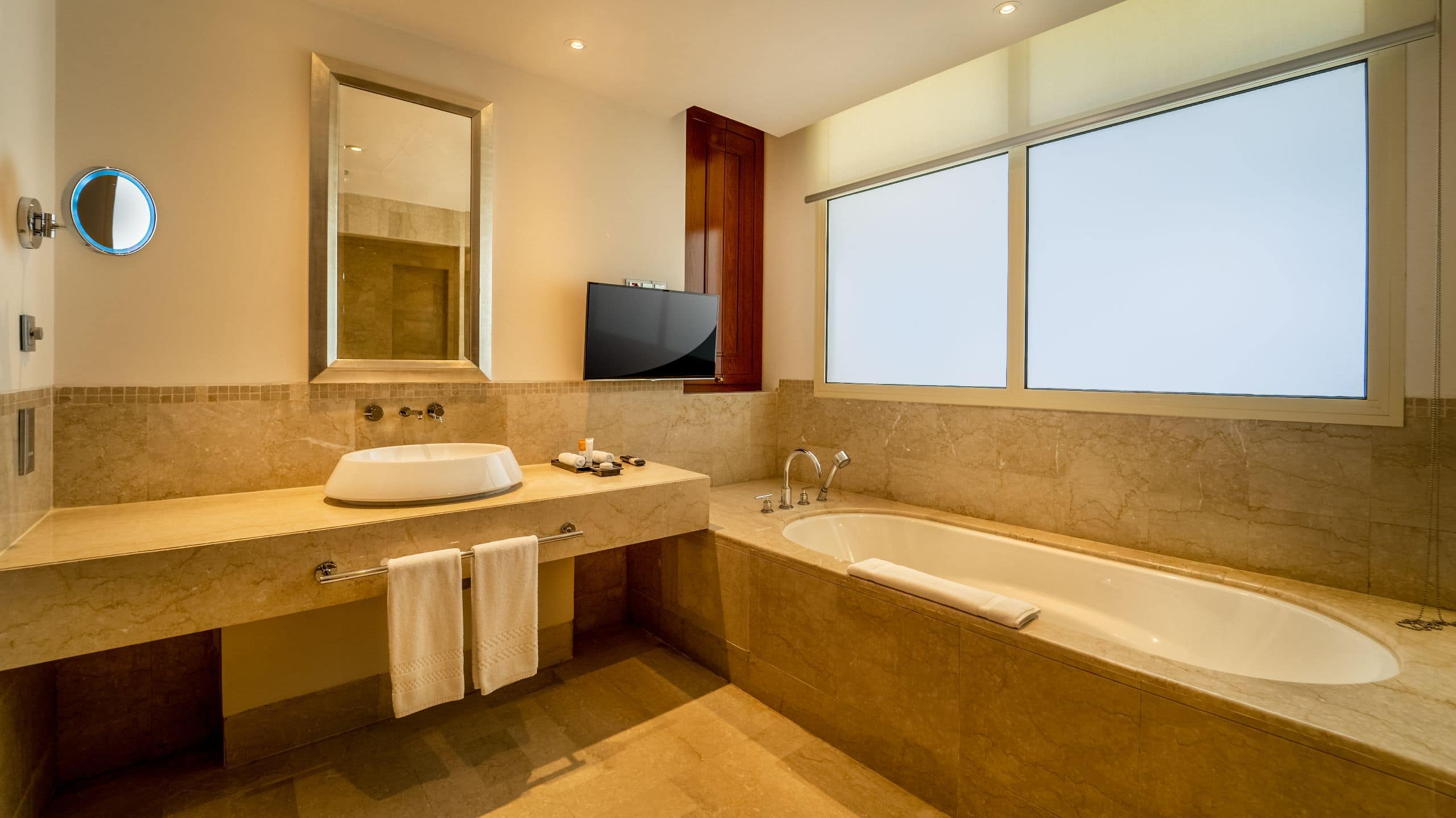 Grand Executive Suite - Image 3