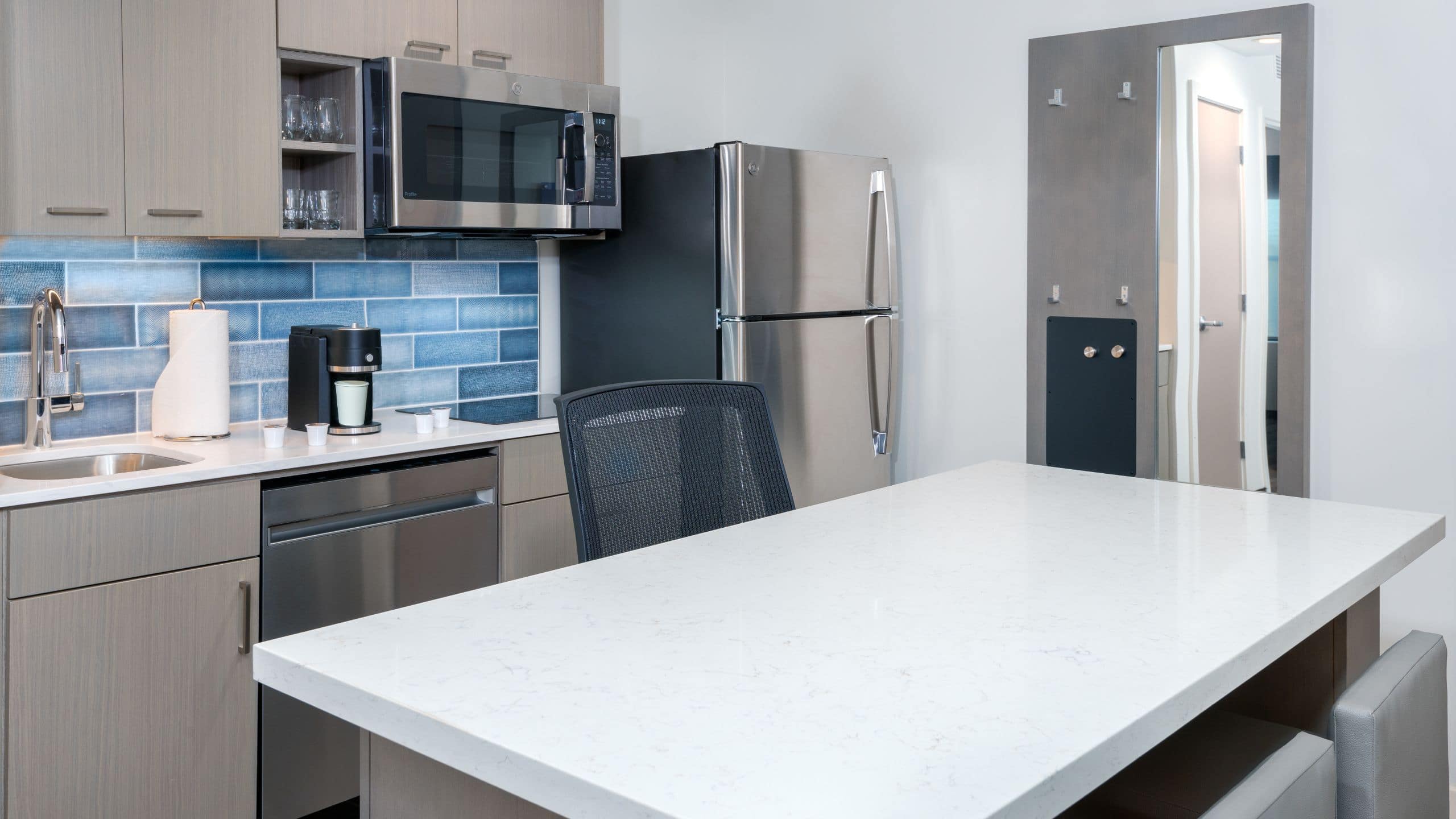 One Bedroom Kitchen Suite | King Bed (Plus Sofa Bed) - Image 2