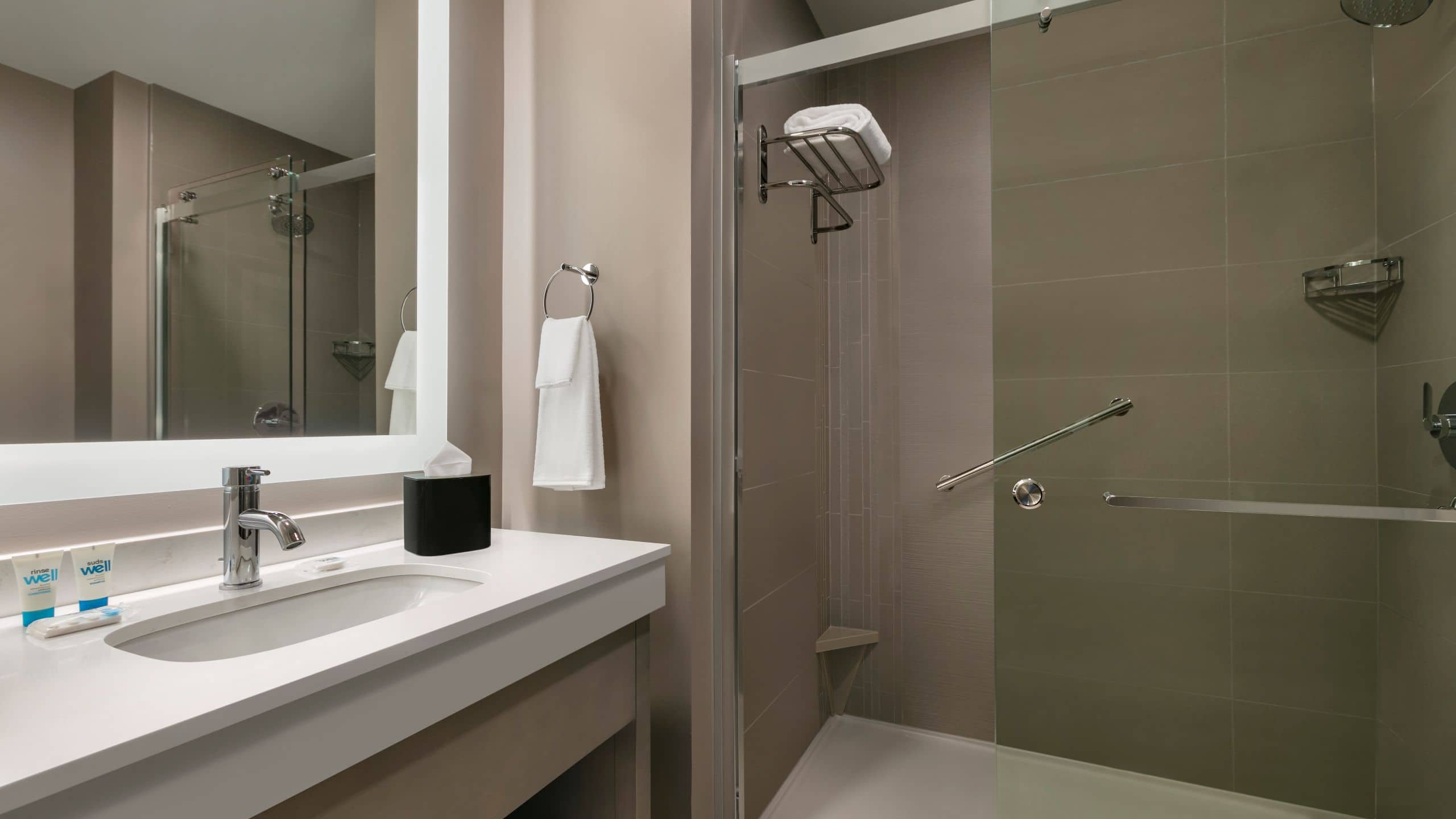 One Bedroom Kitchen Suite | King Bed (Plus Sofa Bed) - Image 6