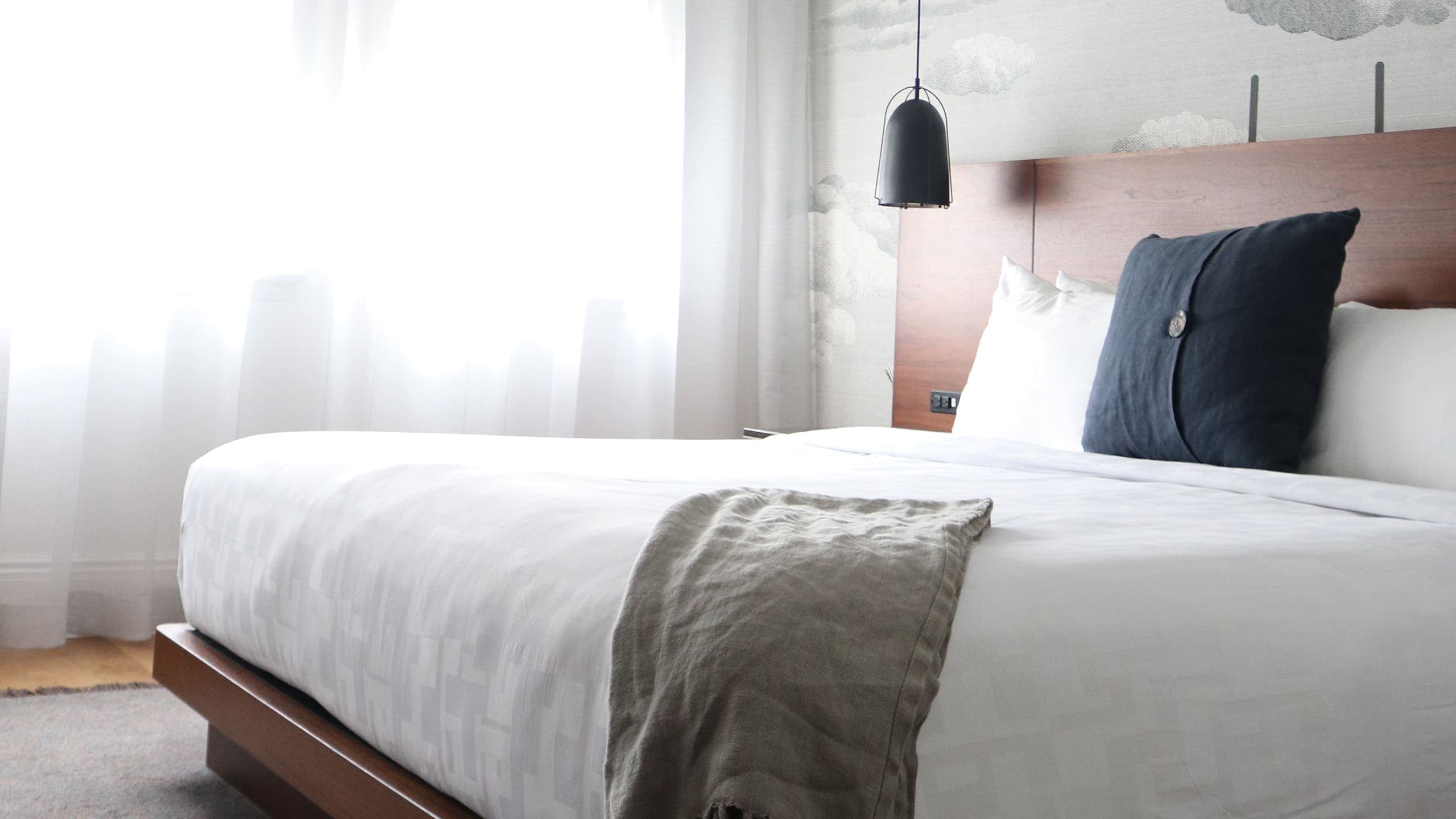 Accessible | 1 King Bed Roll-In Shower - Image 1