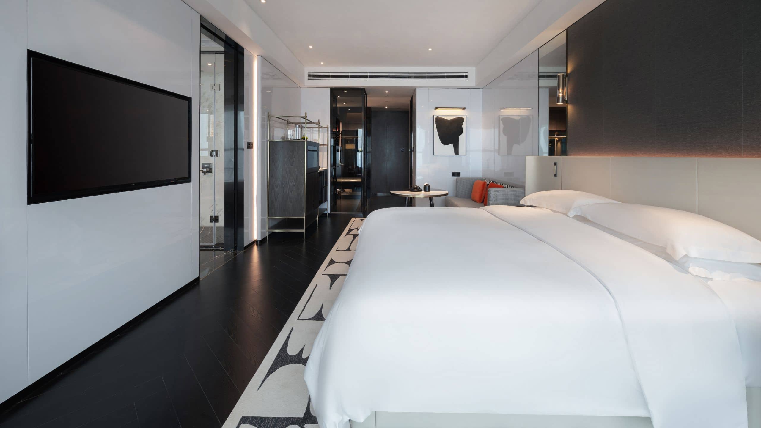 1 King Bed - Image 4