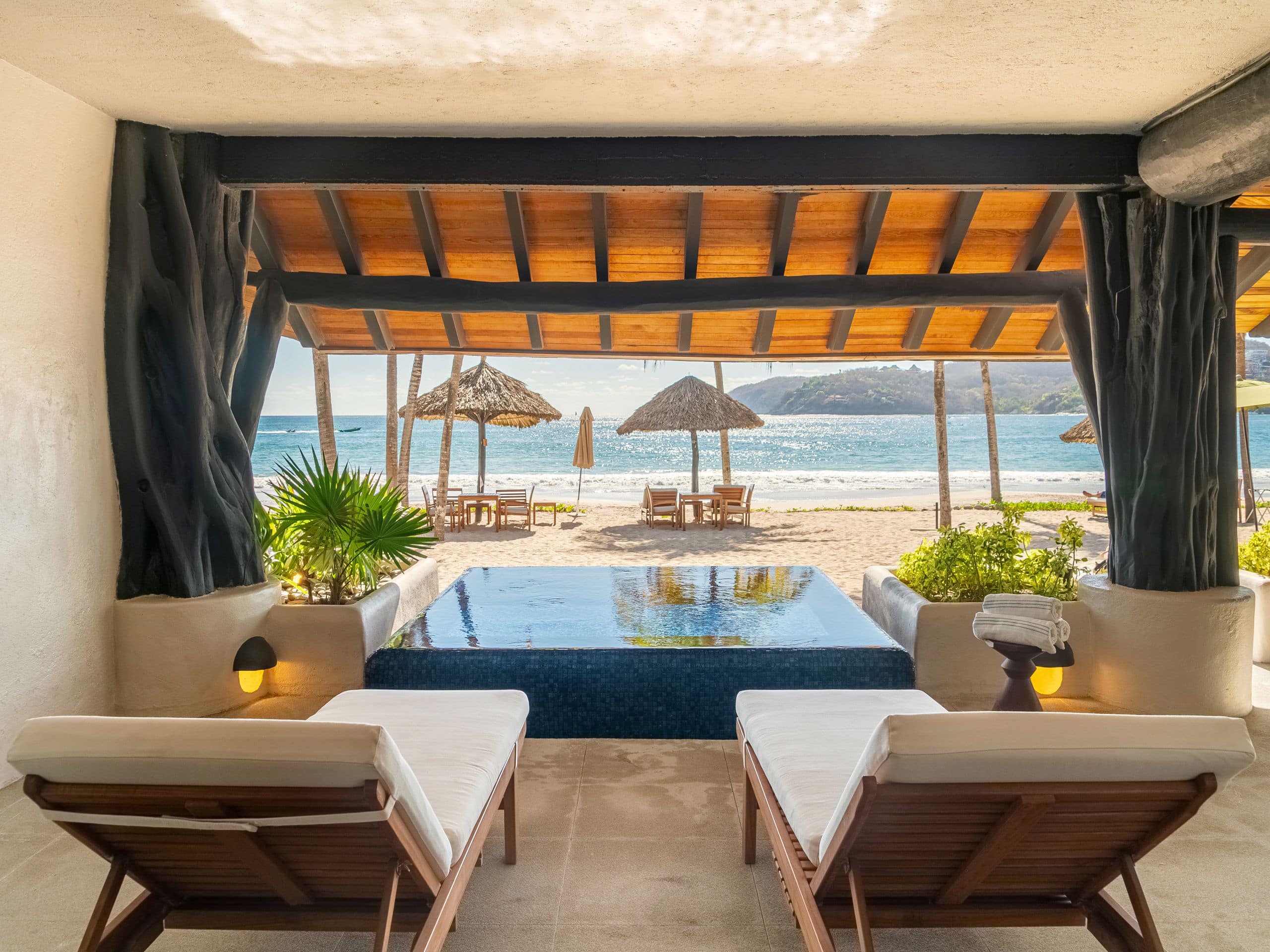 Thompson Zihuatanejo