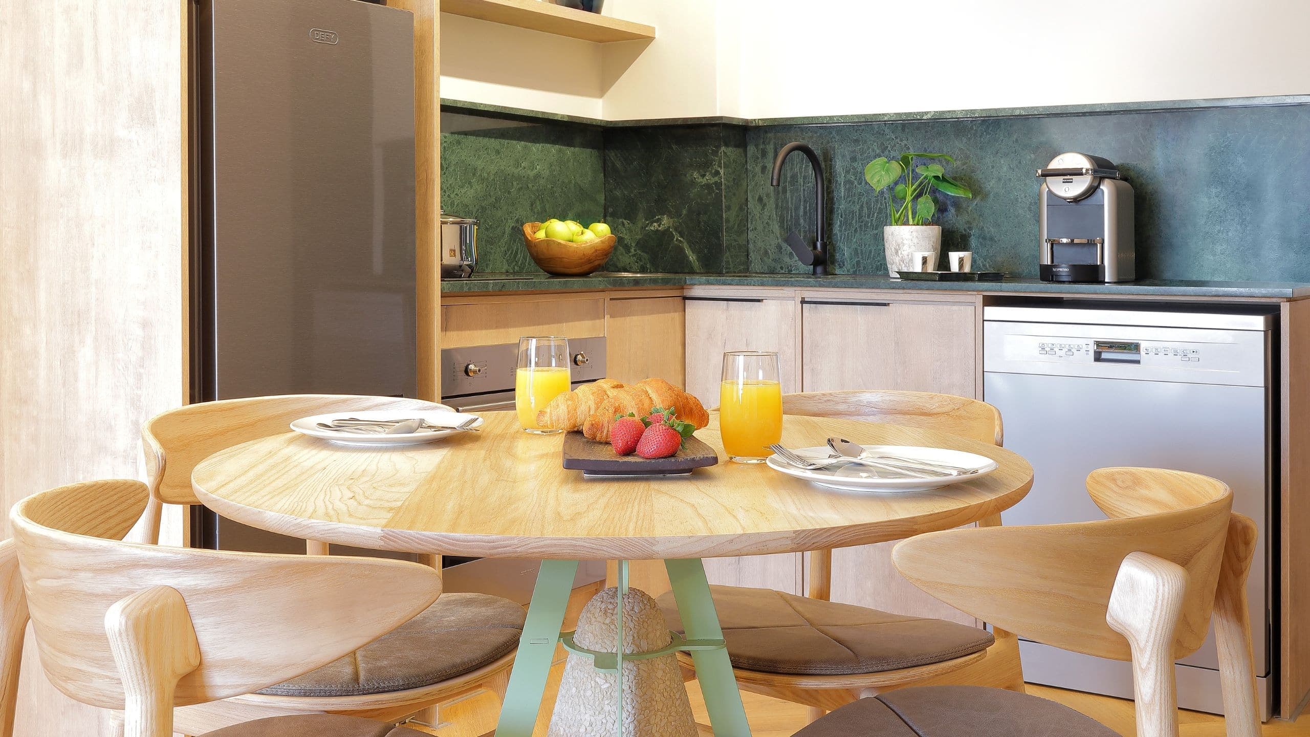 One Bedroom Suite - Image 6