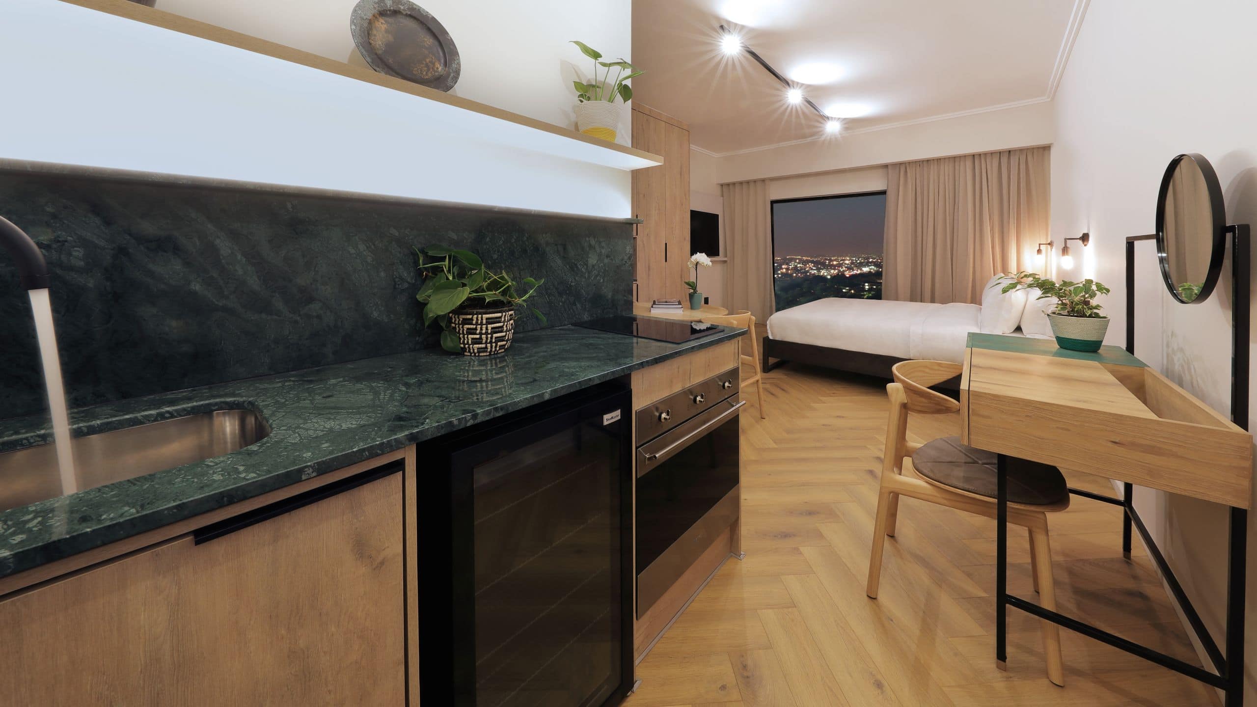 Studio Room 1 Queen Bed - Image 3