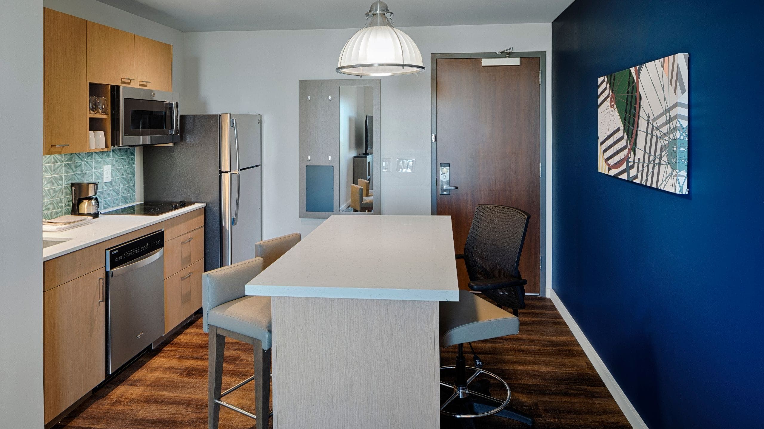 One Bedroom Suite | King Bed (Plus Sofa Bed) - Image 4