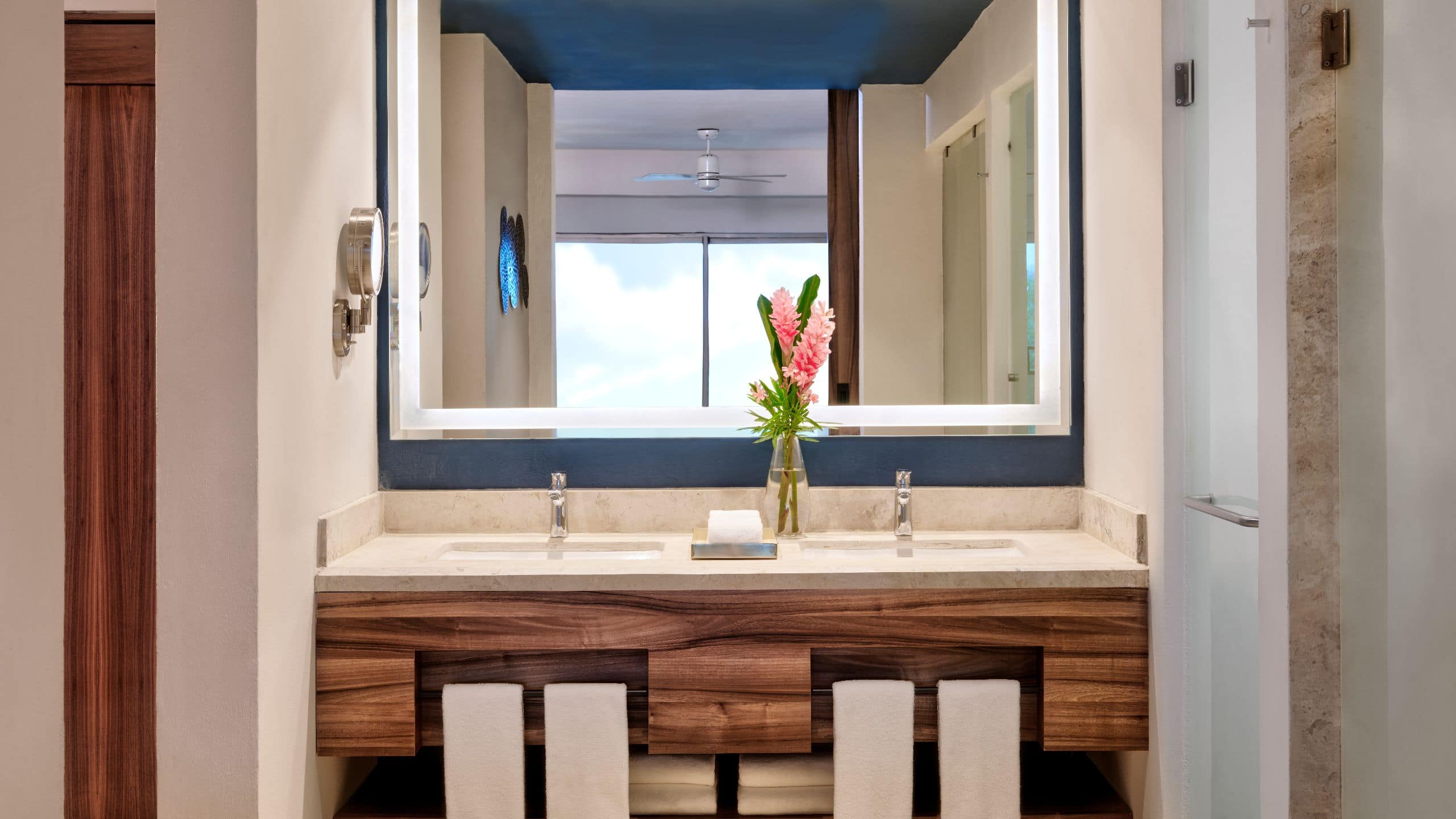 Water Park View Family Junior Suite Double - Image 2