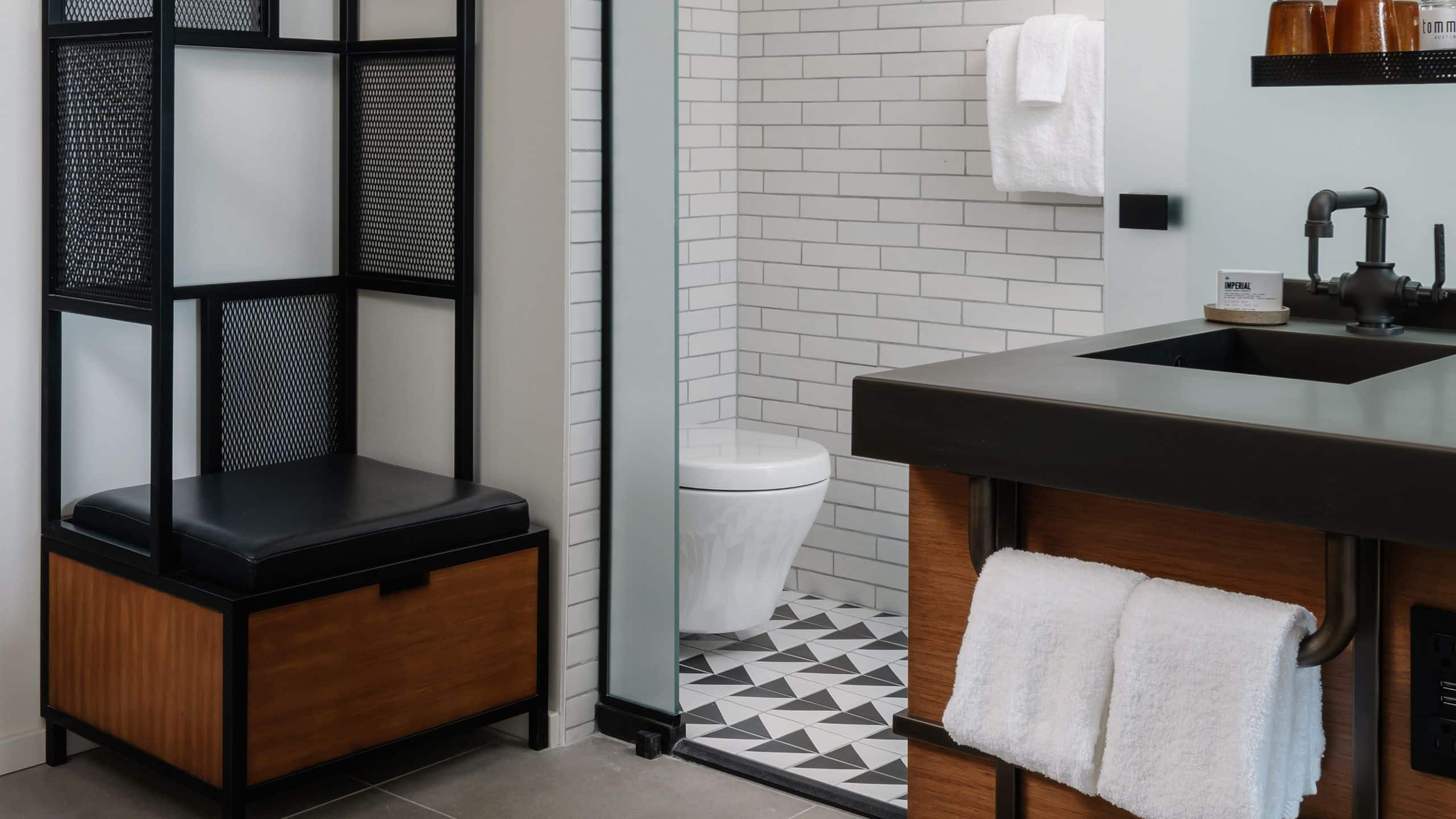 1 King Bed - Image 3