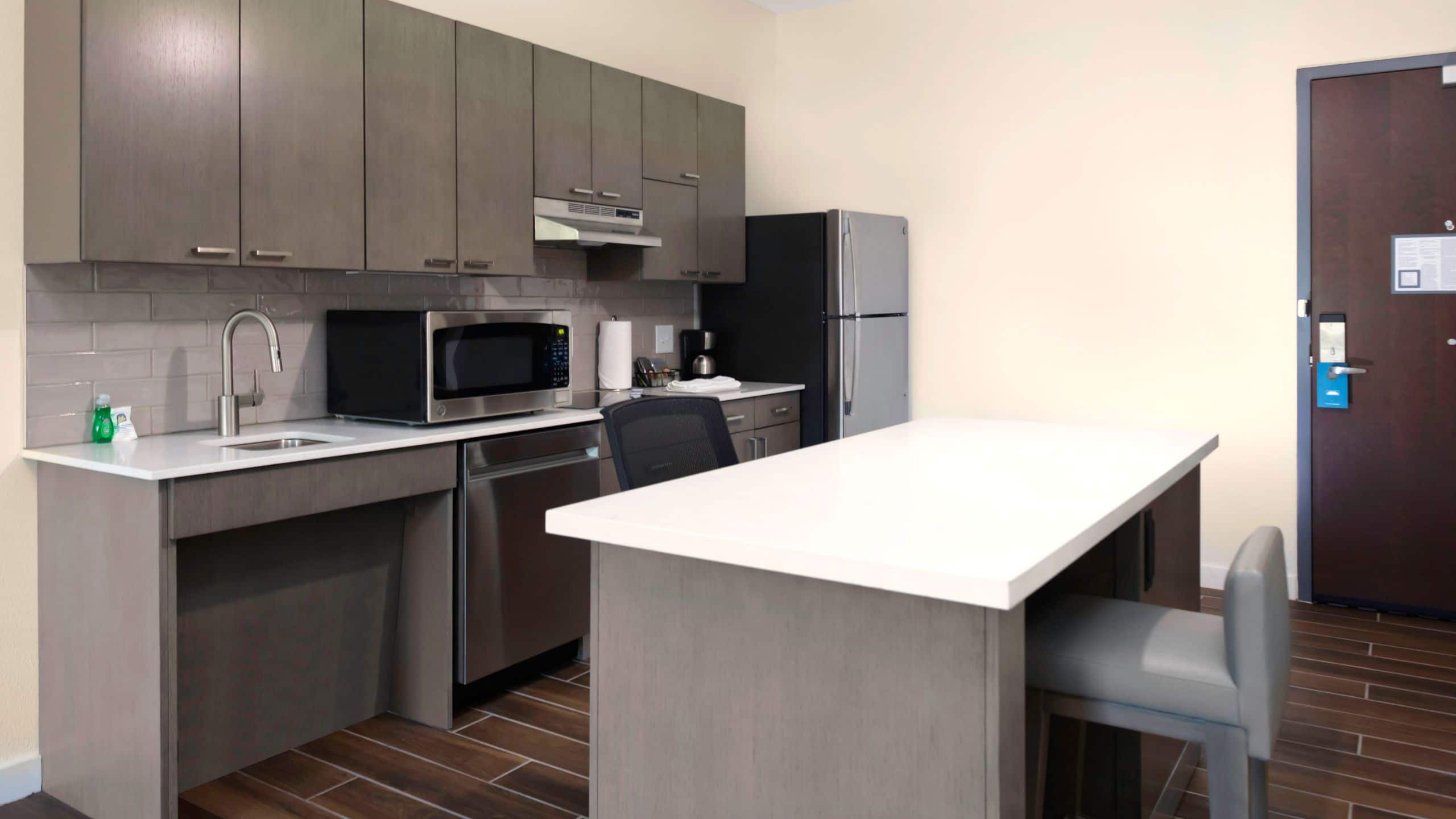 One Bedroom Kitchen Suite | King Bed (Plus Sofa Bed) - Image 2