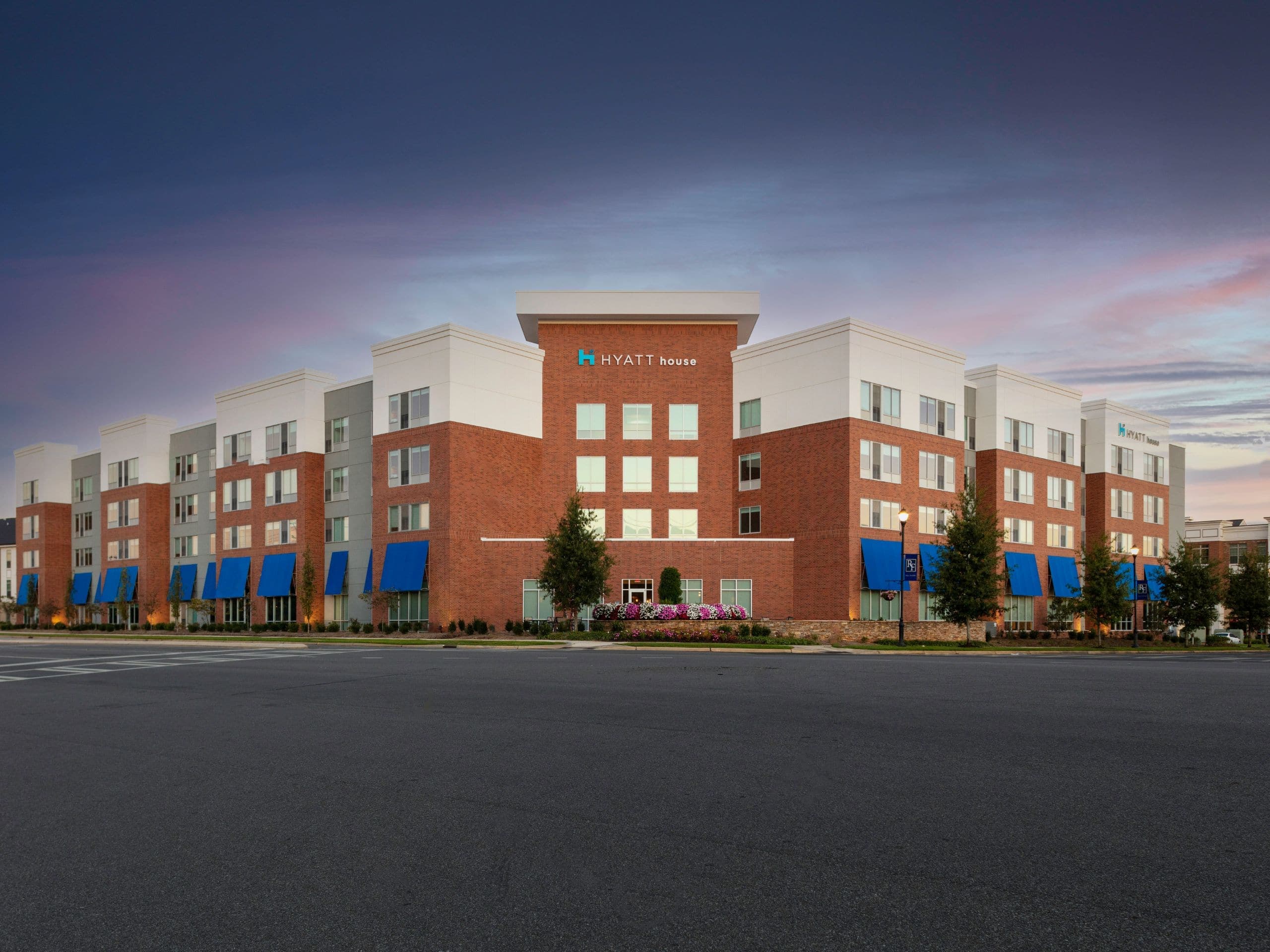 Hyatt House Charlotte / Rea Farms