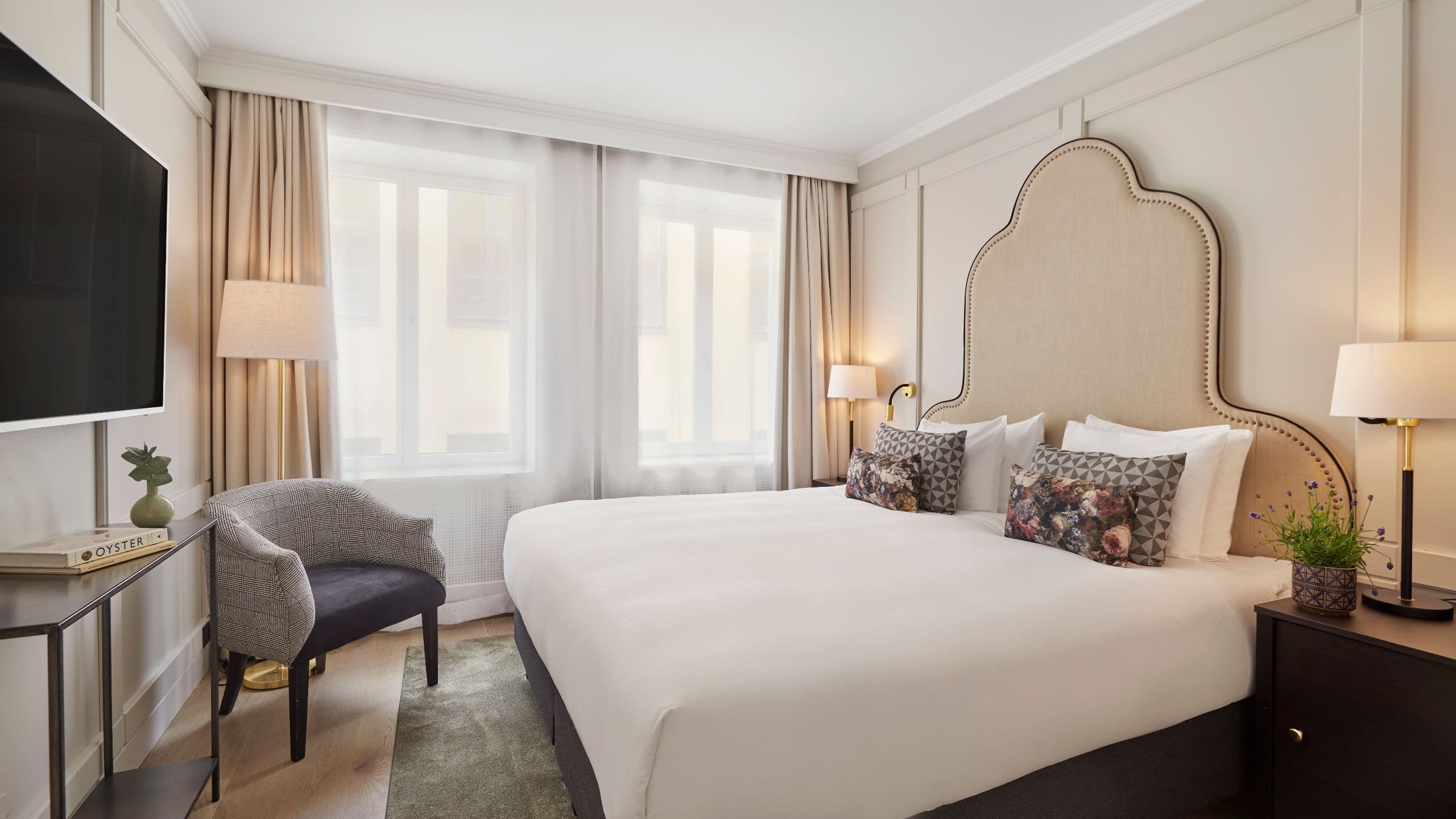 1 Queen Bed - Image 1