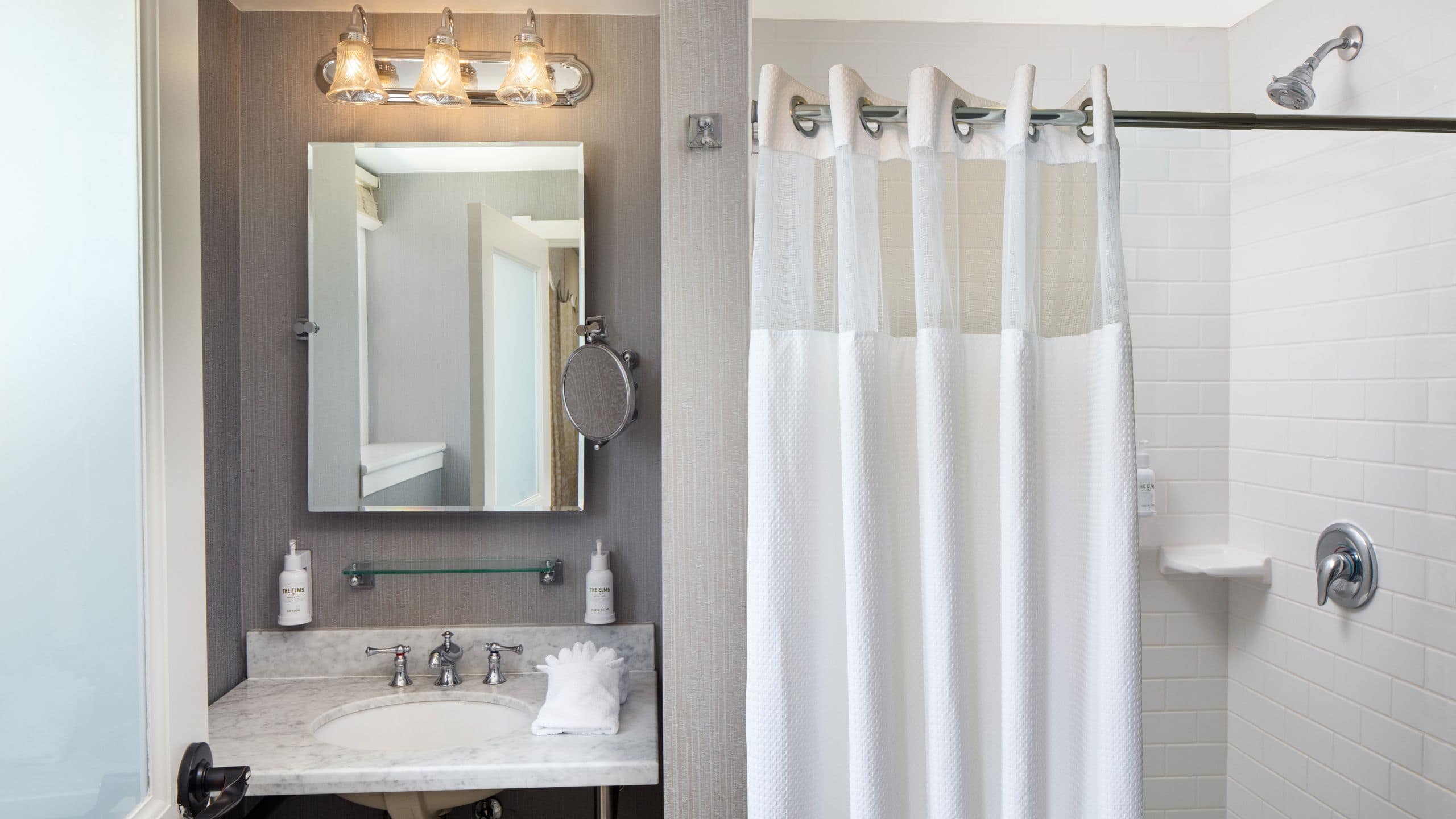 Parlor Suite with 1 King Bed - Image 3