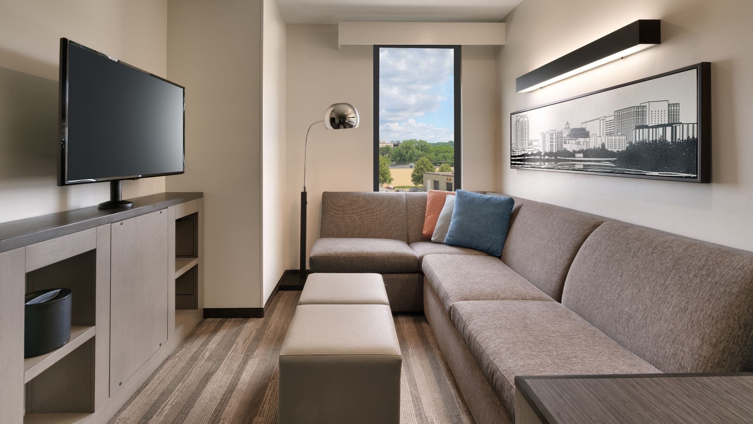 One Bedroom Kitchen Suite King Bed (Plus Sofa Bed) - Image 5