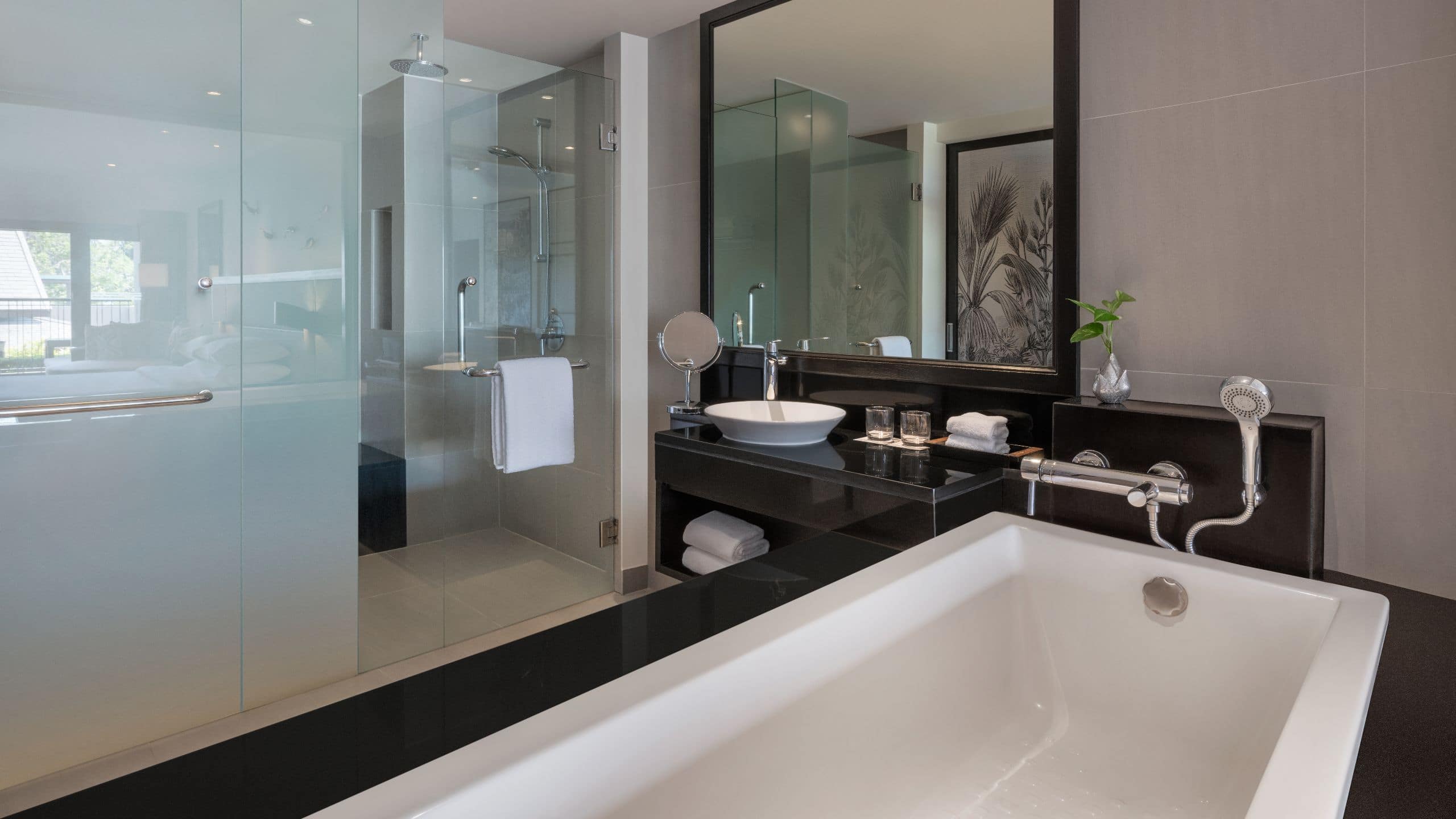 1 King Bed - Image 4