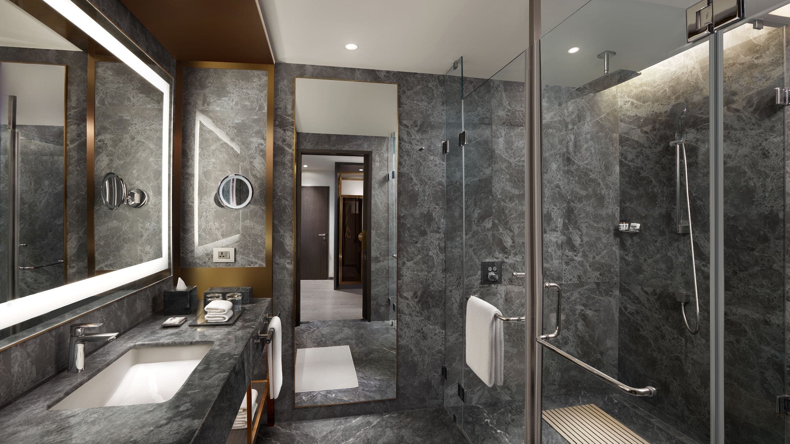 Regency Executive Suite - Image 2