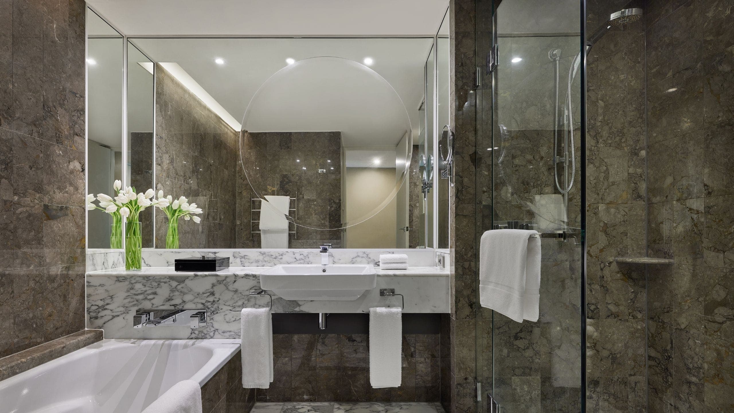 2 Twin Beds - Image 2