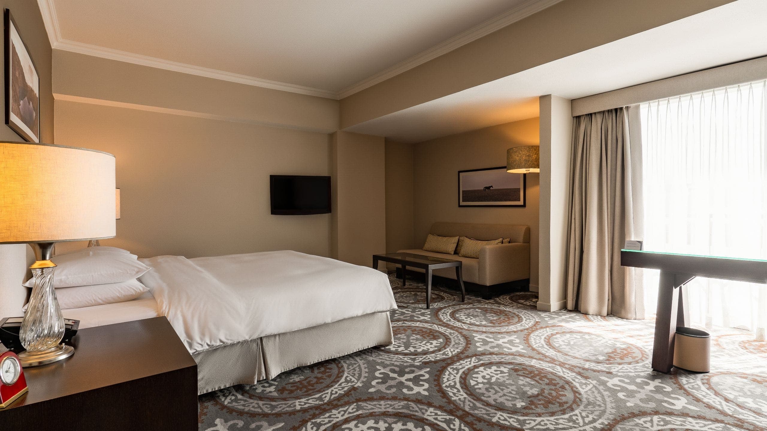 1 King Bed Deluxe - Image 1