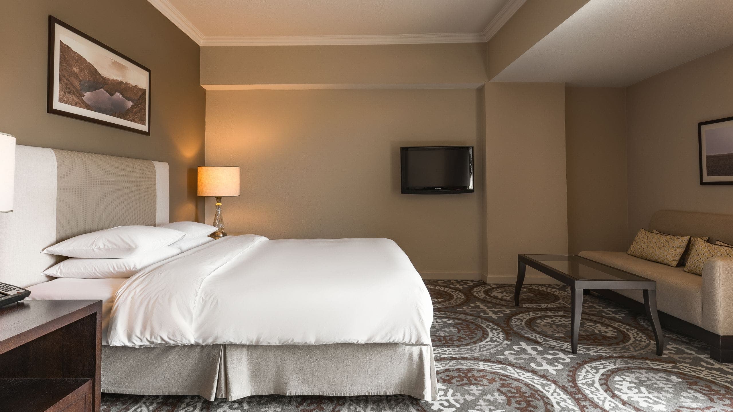 1 King Bed Deluxe - Image 2