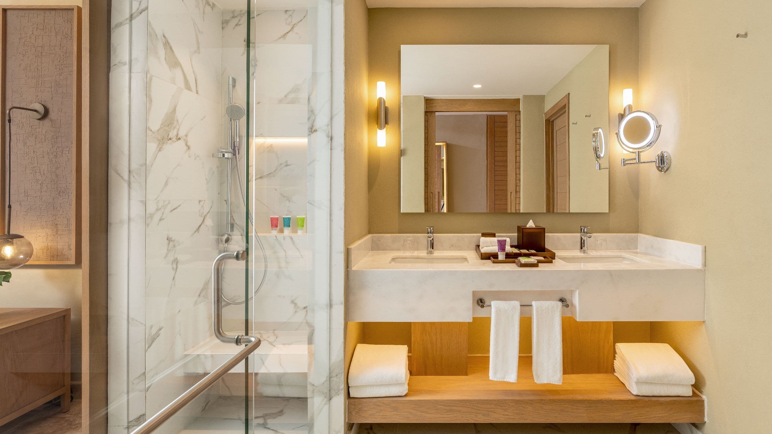 Ocean Front Swim Out King Suite - Image 2