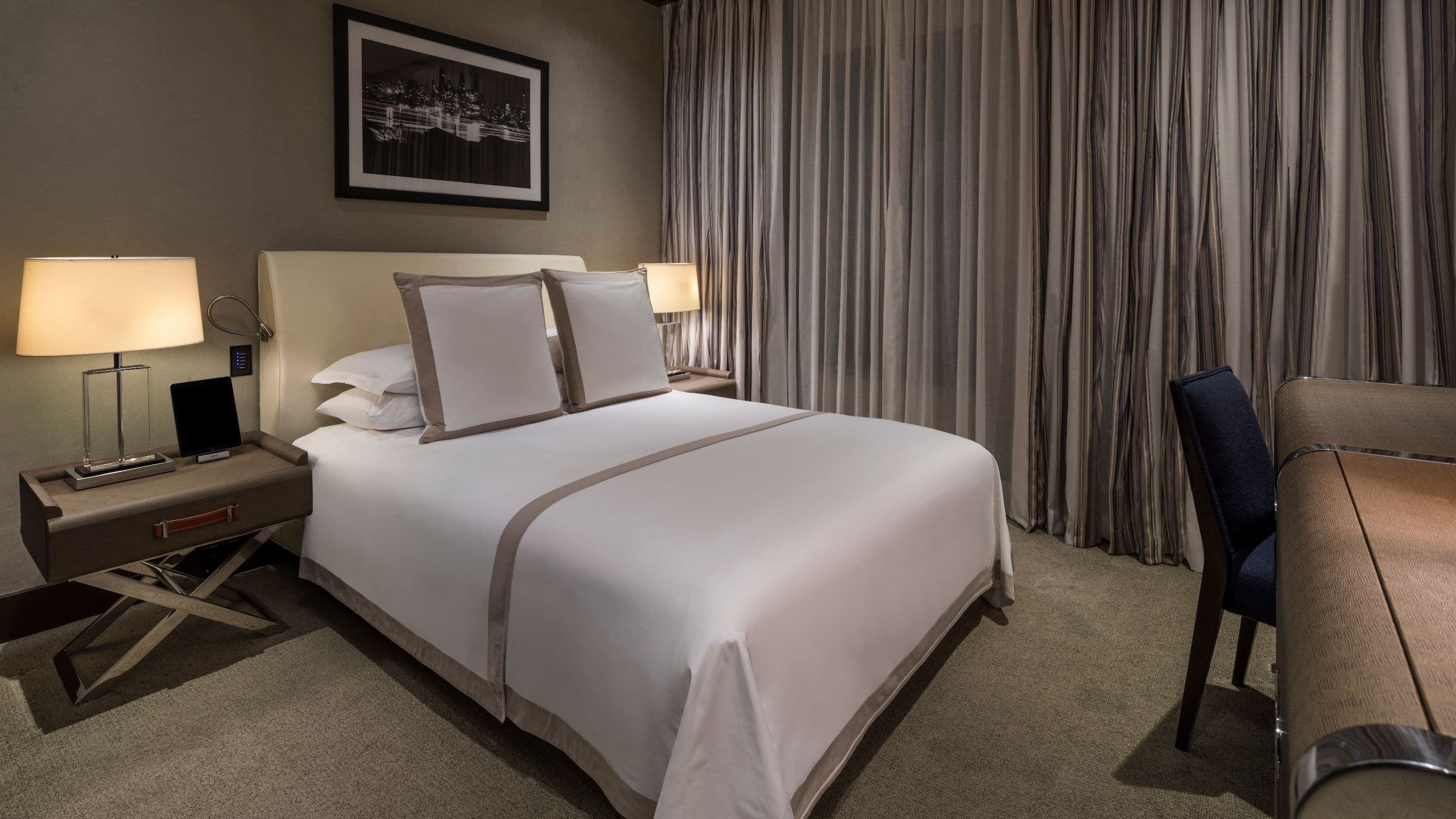 One Superior Queen Room - Image 1