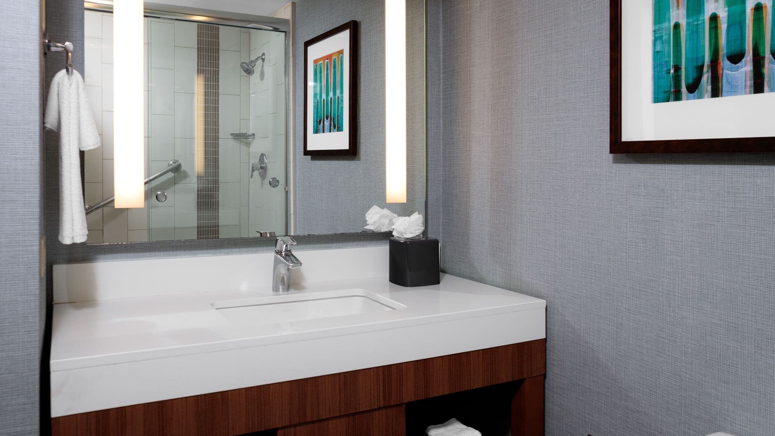 Two Queen Beds (With No Sofa Bed) - Image 3