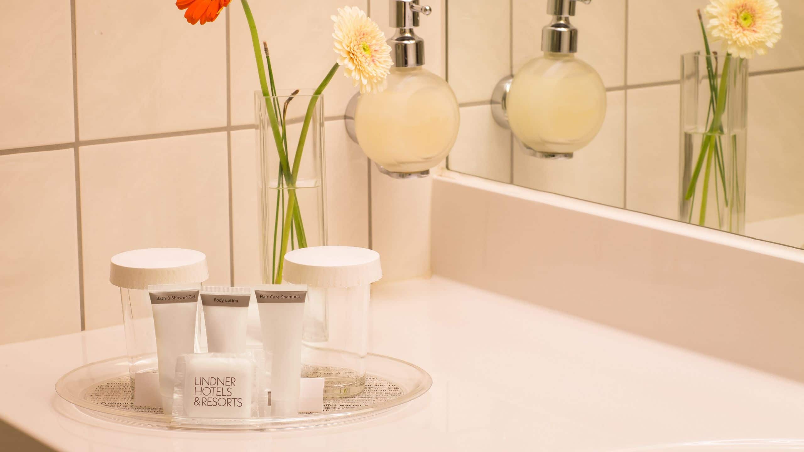 1 Queen Bed - Image 4