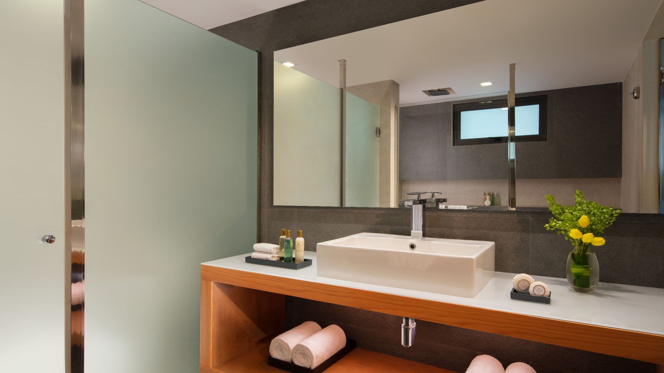 Preferred Club Jr Suite Pool View Double Beds - Image 2