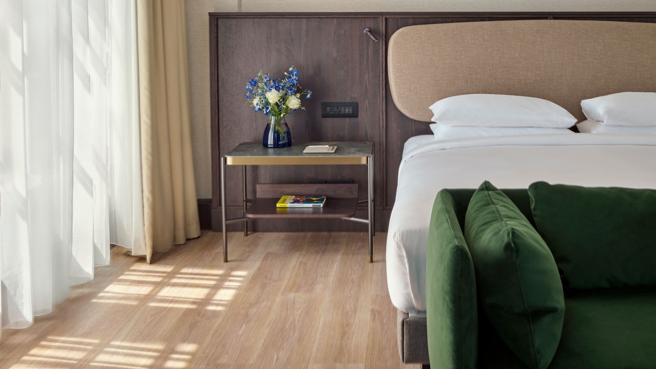 Regency Suite High Street View - Image 4