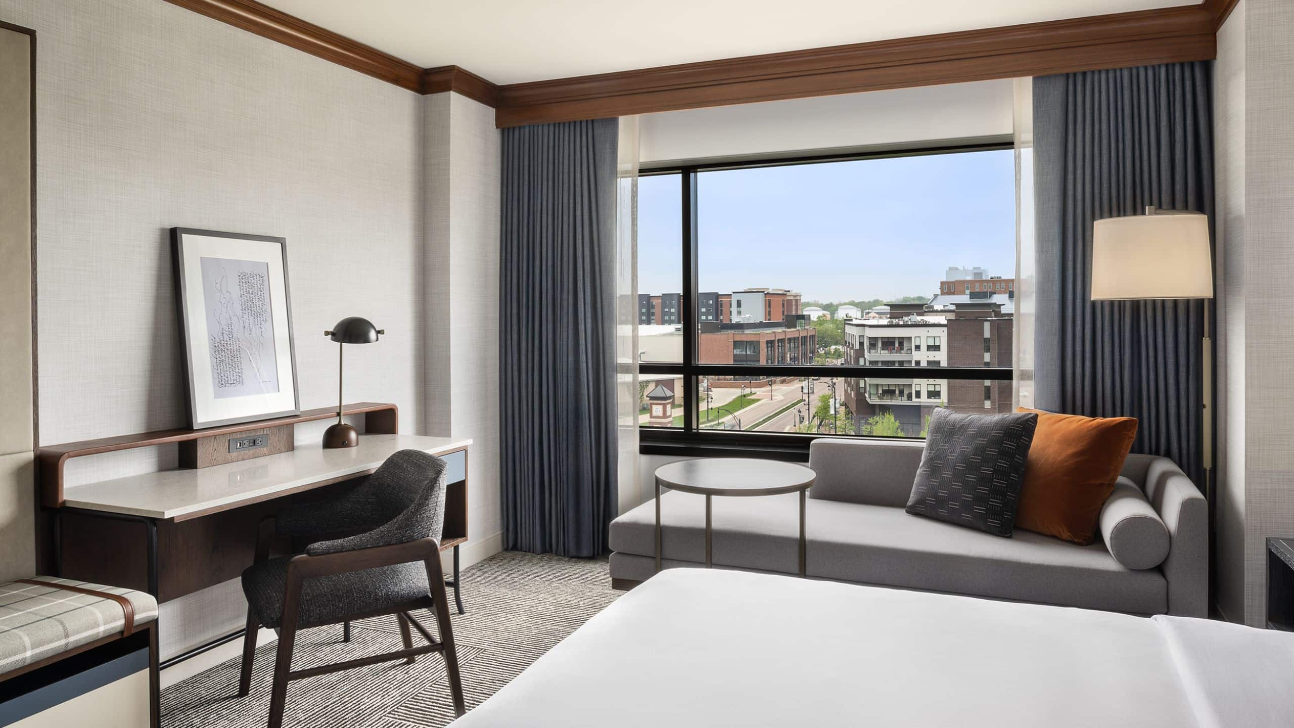 1 King Bed - Image 3