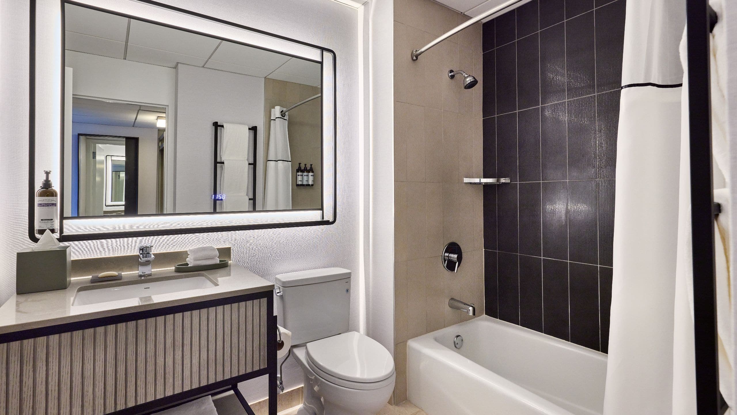 1 King Bed - Image 4