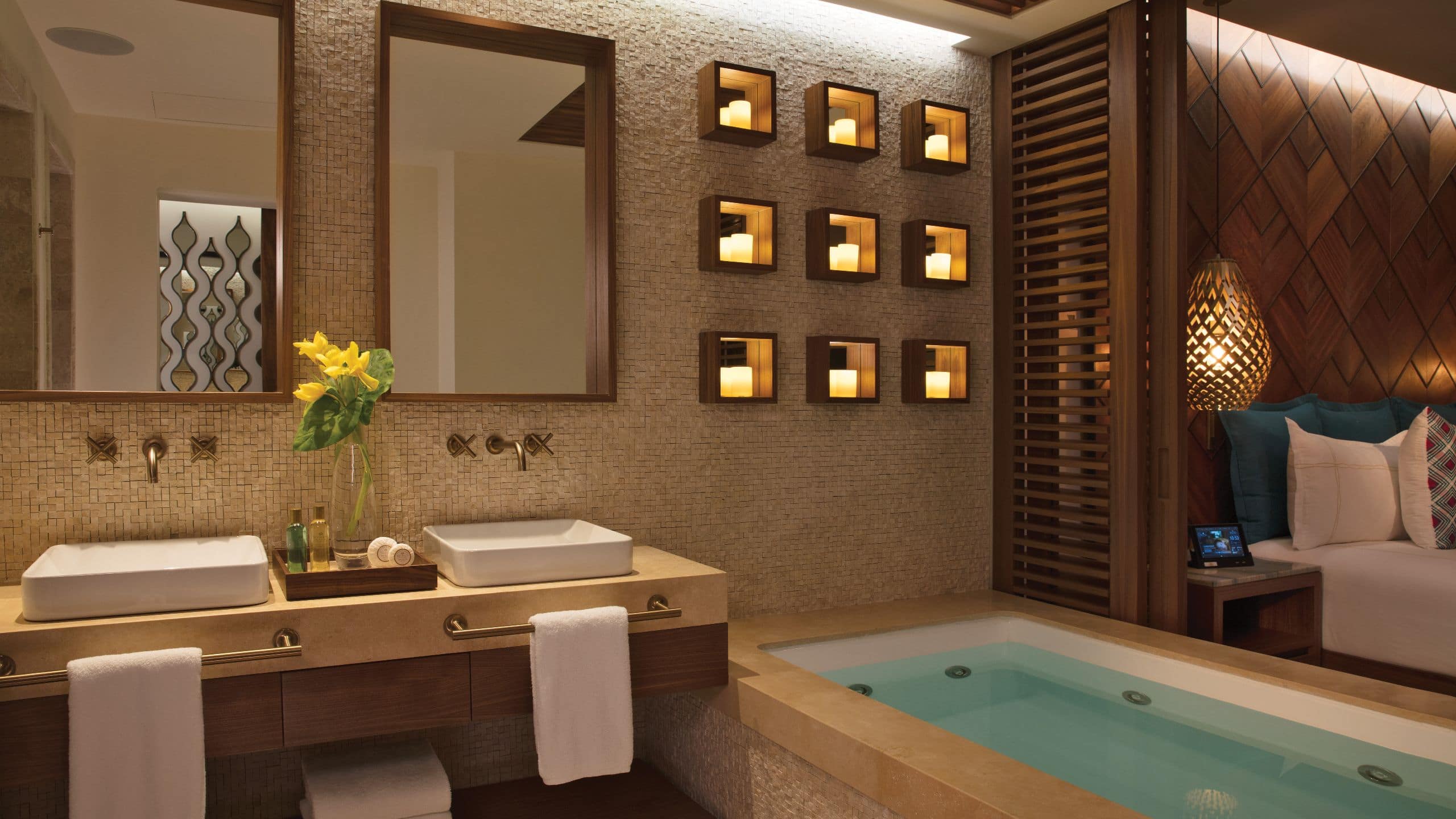 Preferred Club Junior Suite Ocean View King - Image 3