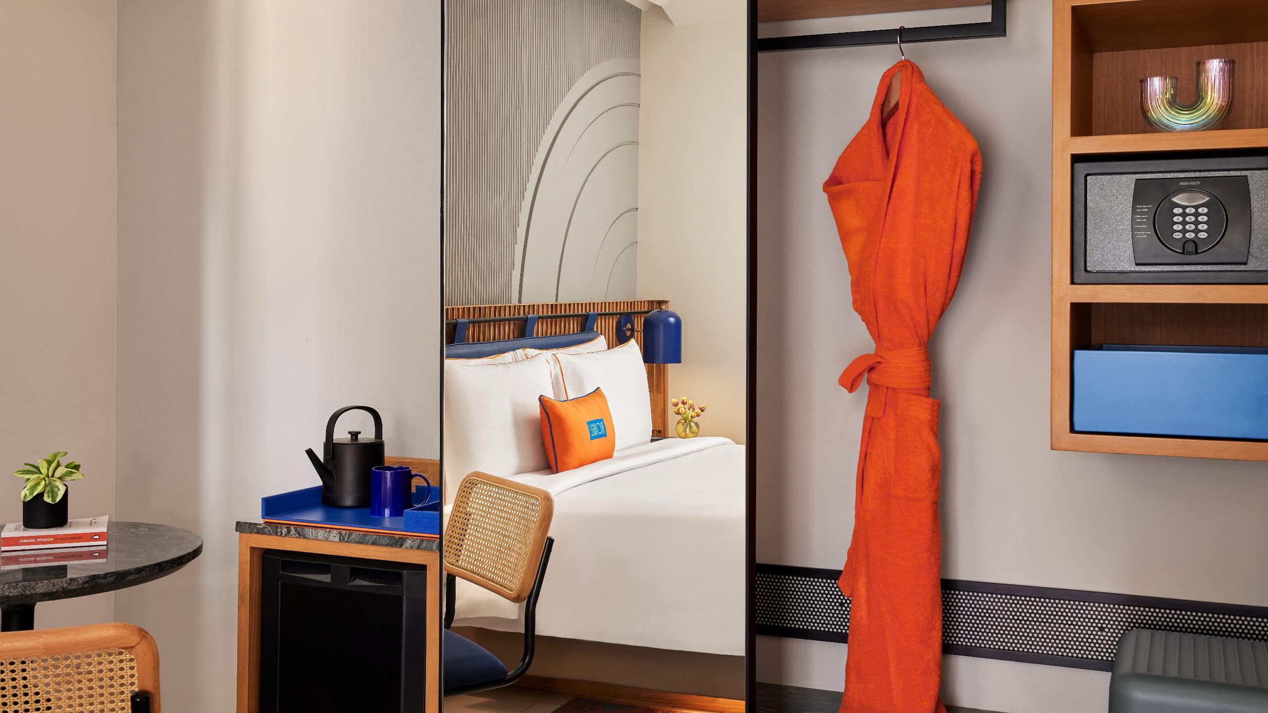 1 King Bed with Balcony - Image 3