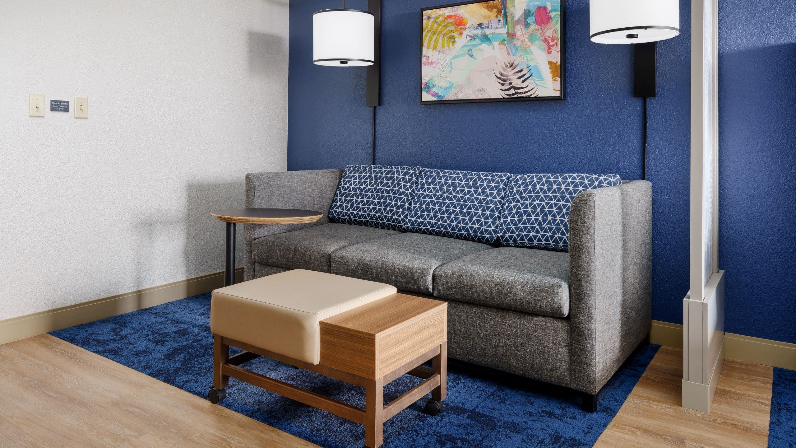 Accessible King Bed/Roll-In Shower (plus sofa bed) - Image 3