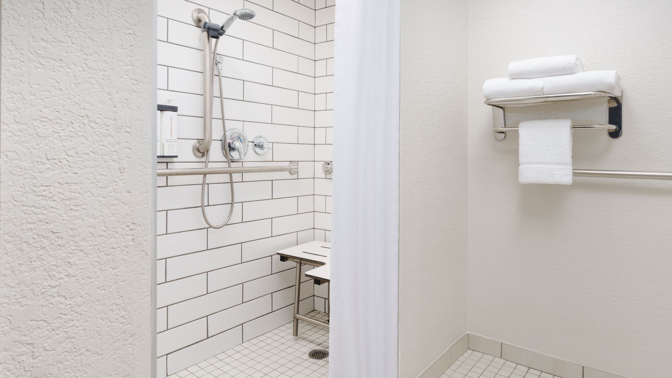 Accessible King Bed/Roll-In Shower (plus sofa bed) - Image 5