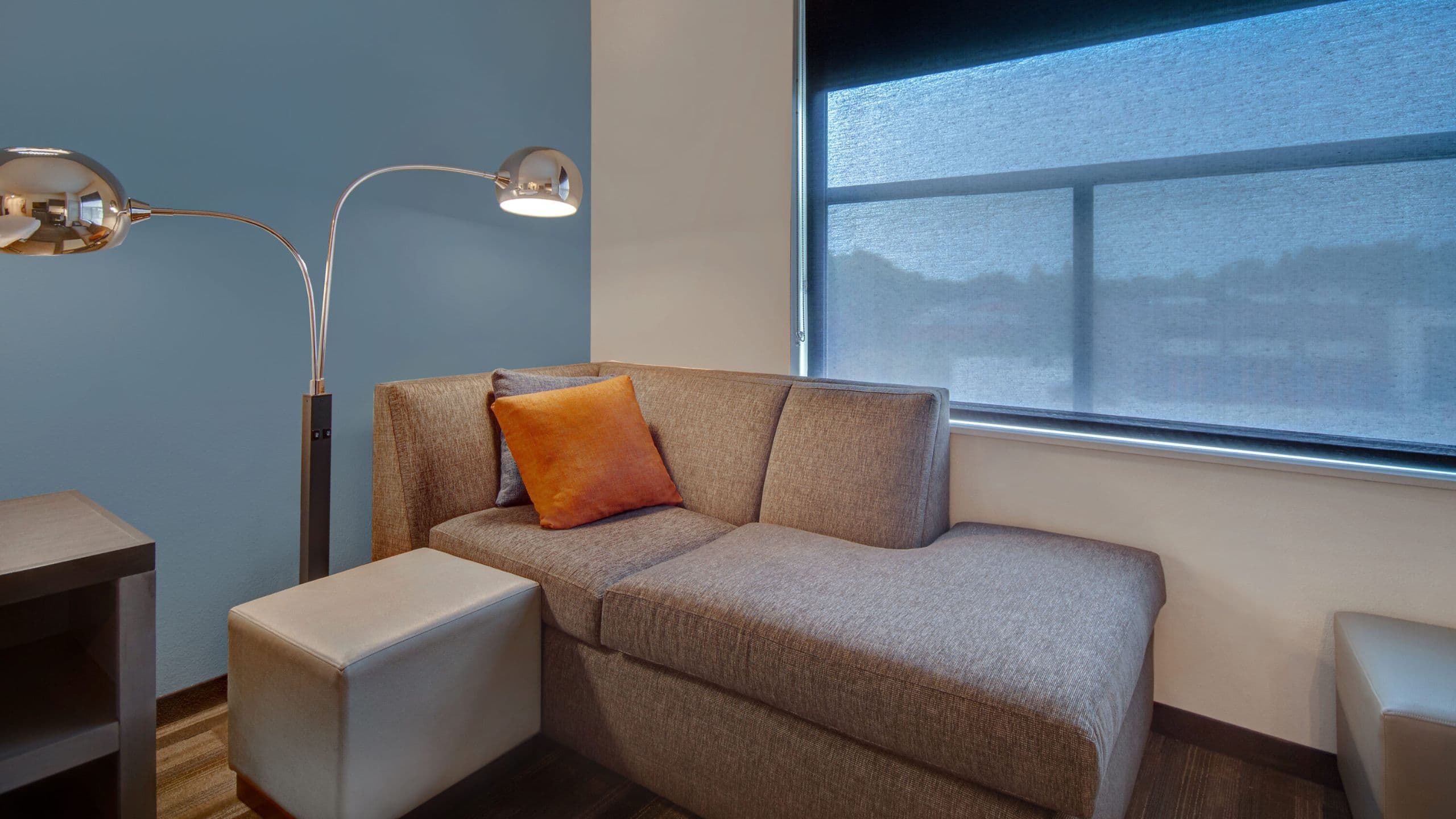 Den Guestroom | King Bed - Image 8