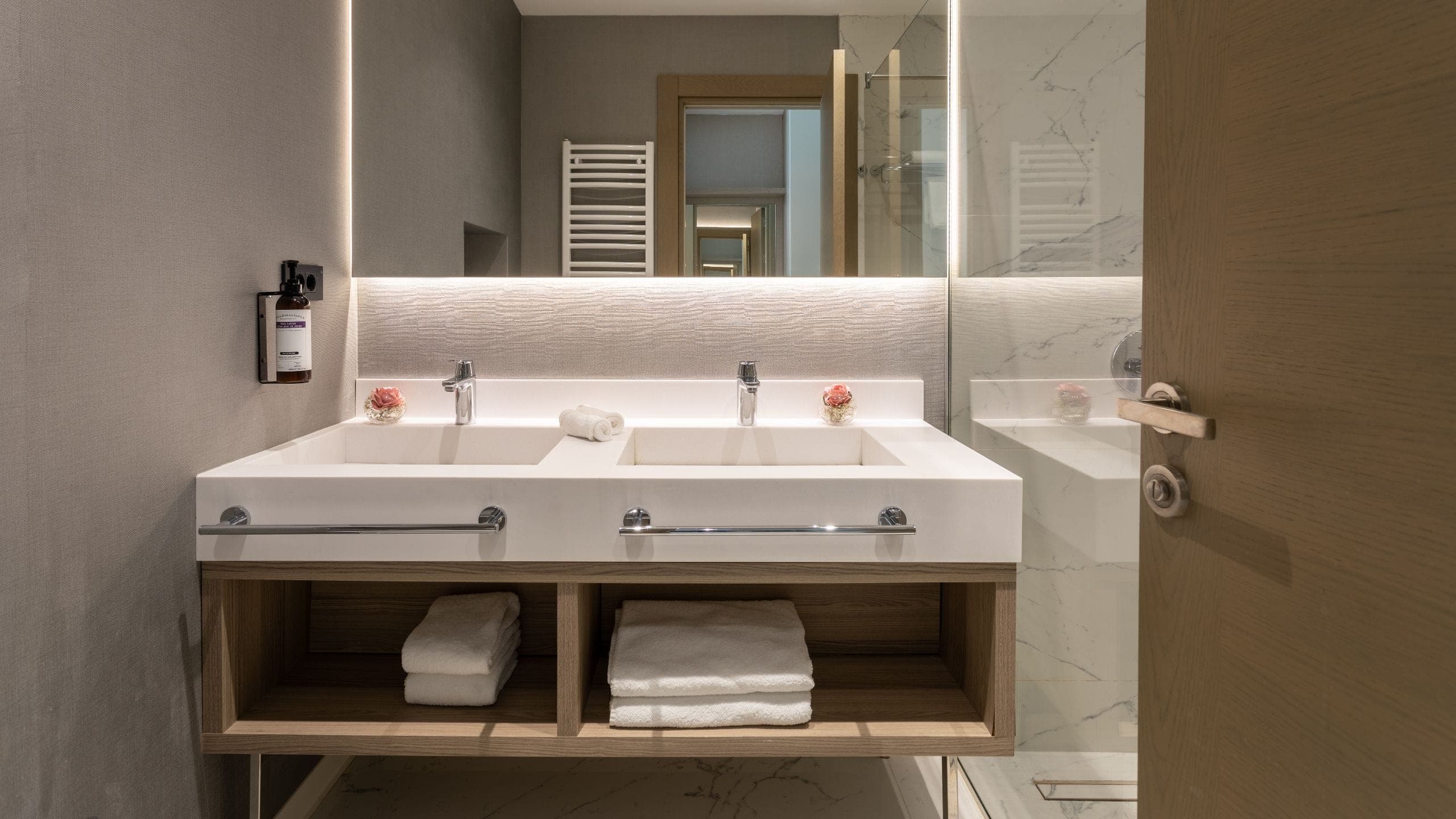 1 King Bed - Image 5