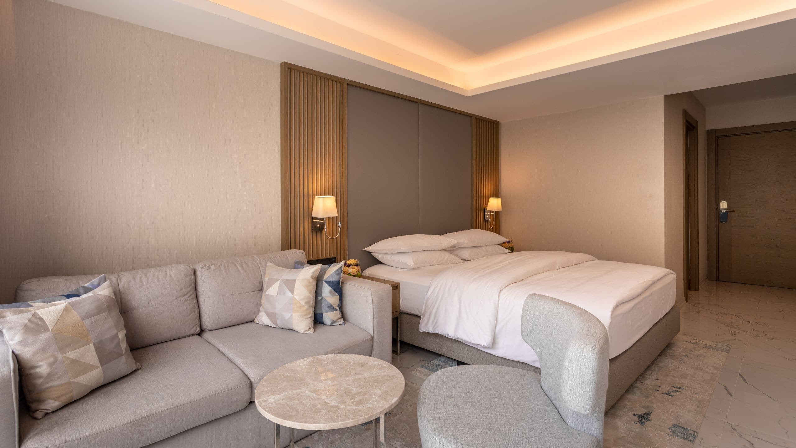 1 King Bed - Image 3