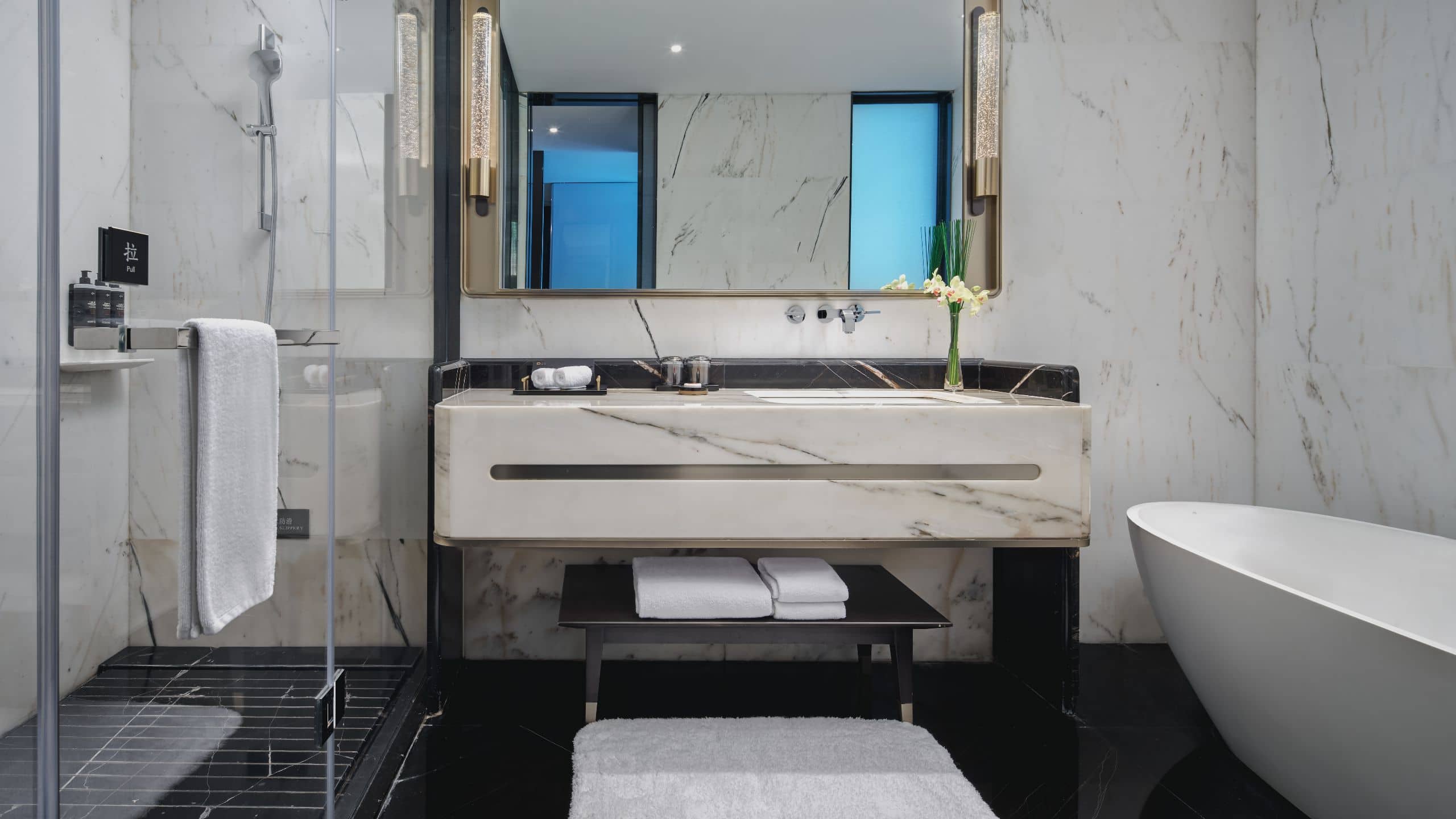 1 King Bed - Image 3