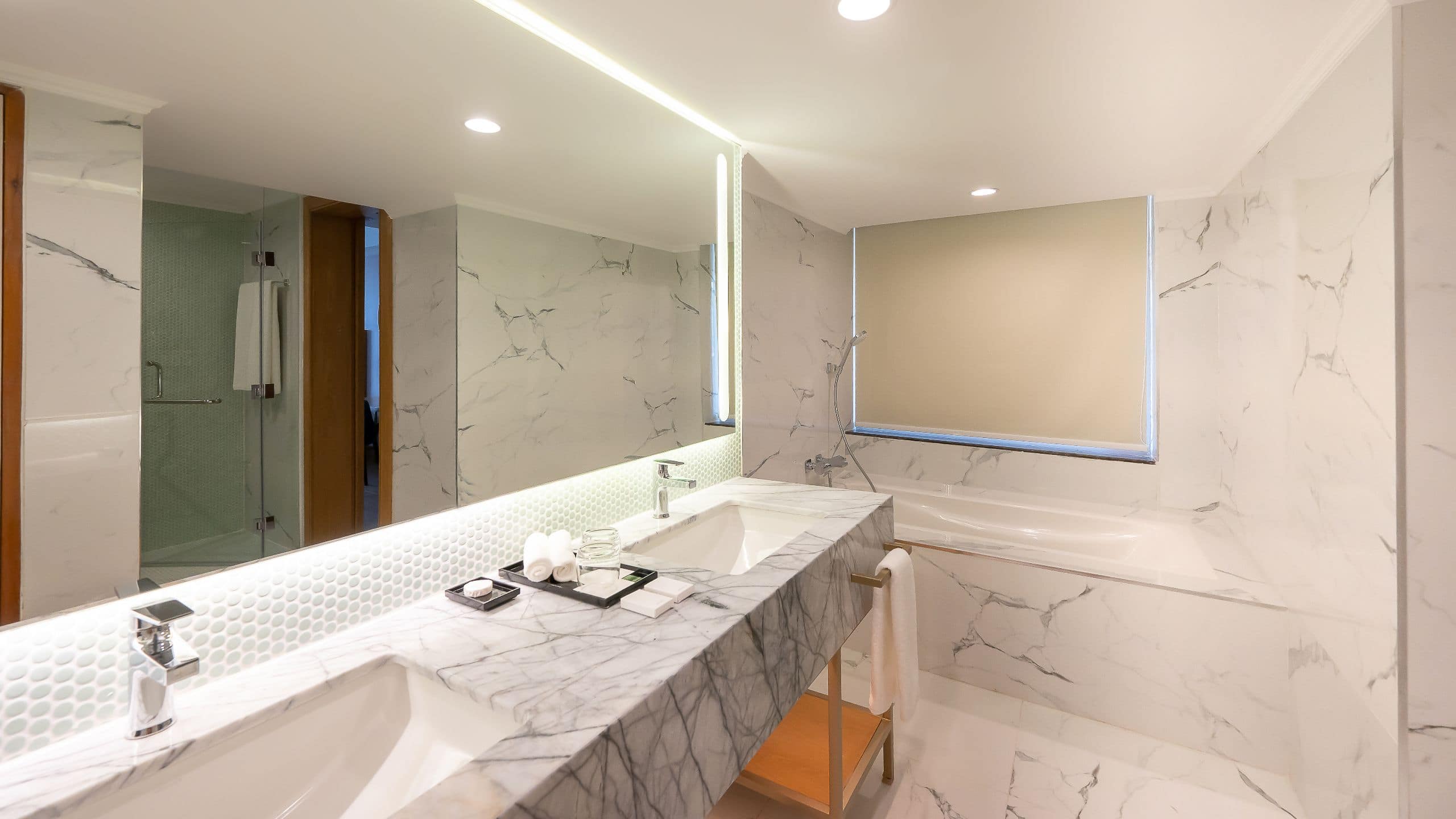 Deluxe Suite - Image 3