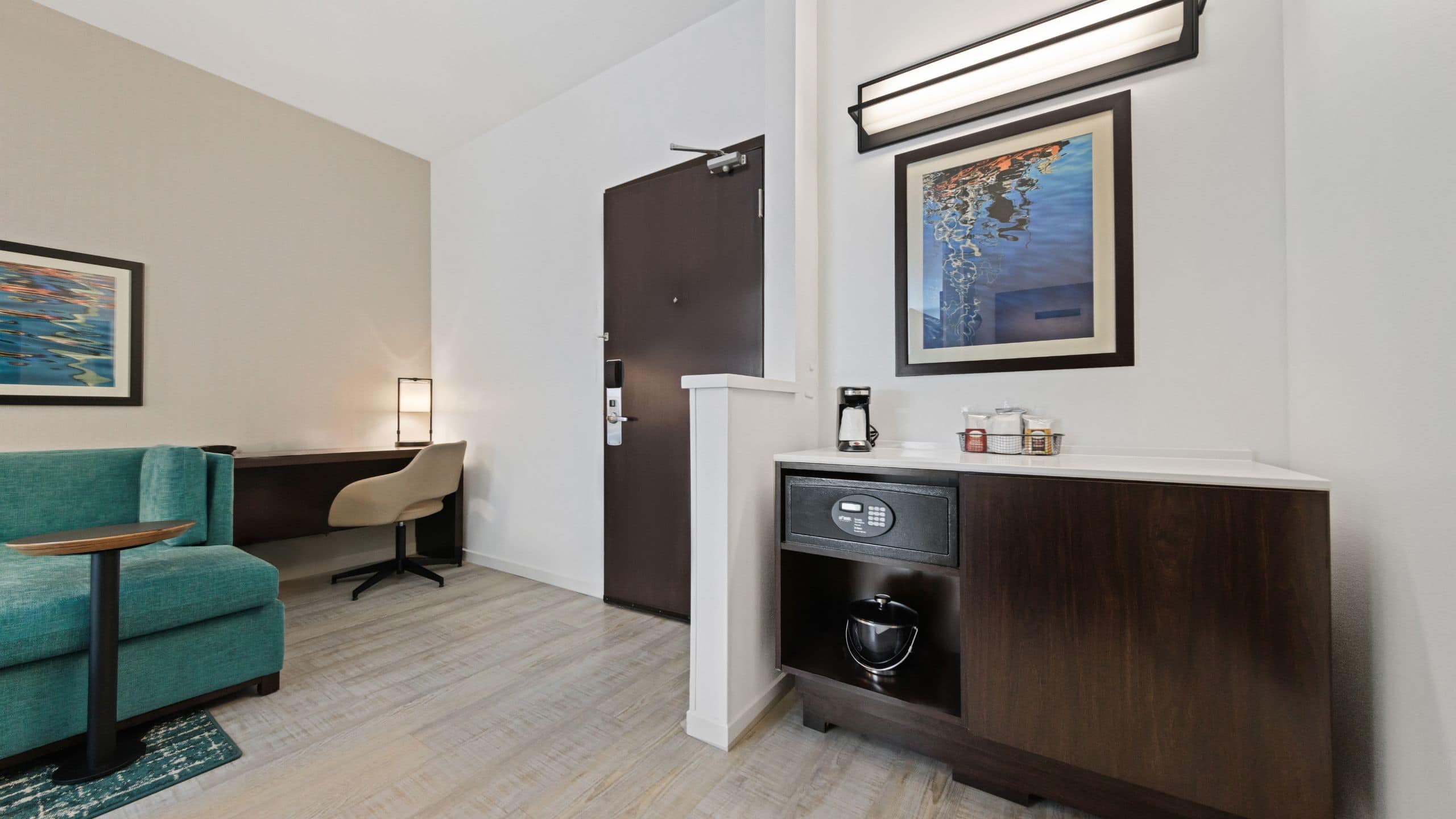 King Bed (with sofa bed) - Image 2