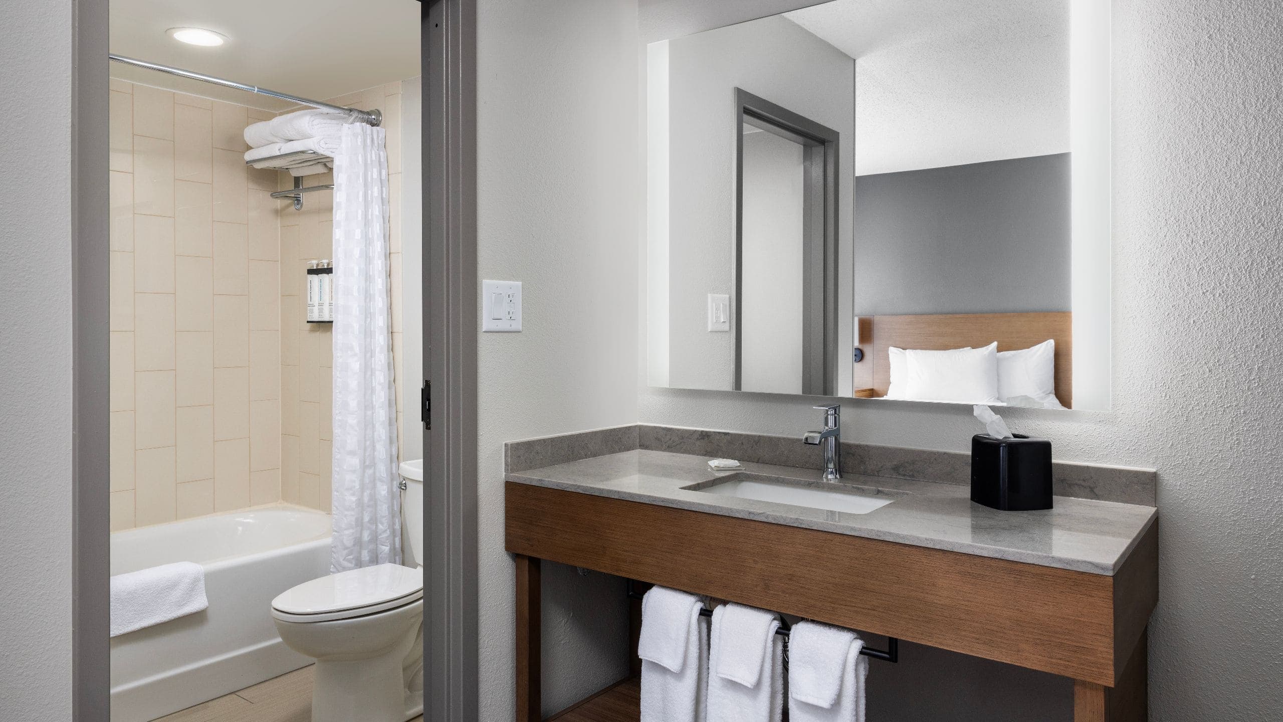 Two Double Beds (with sofa bed) - Image 5