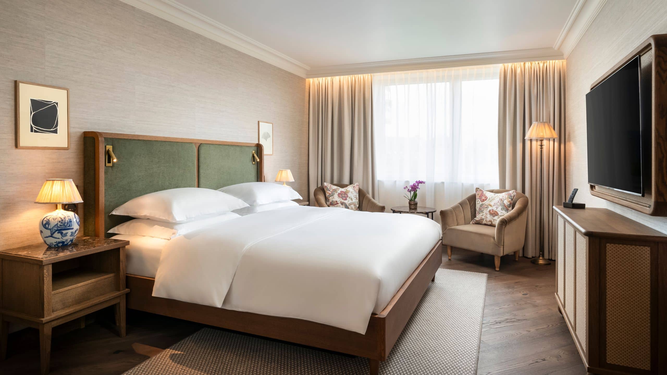 1 King Bed - Image 3