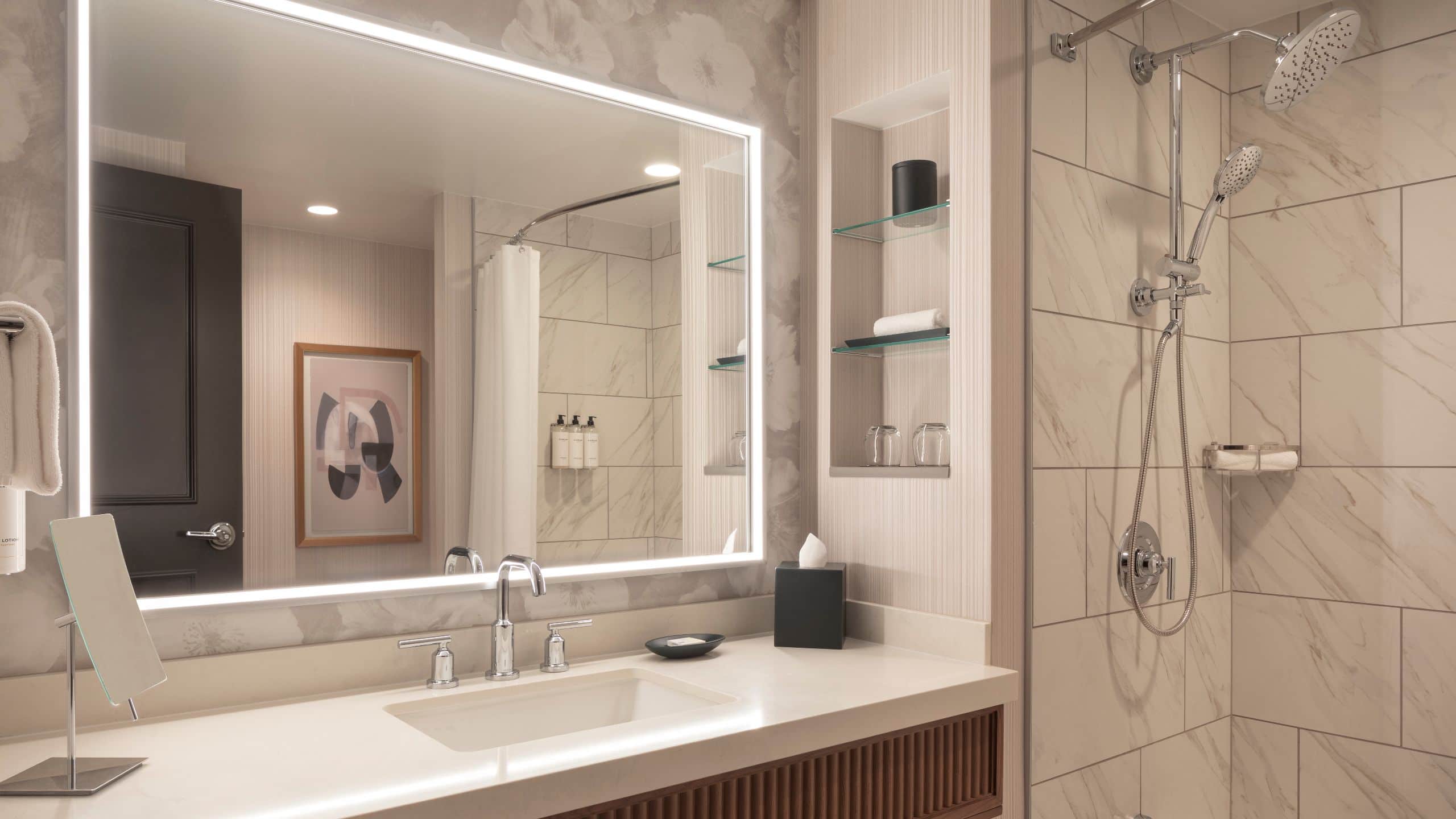 2 Queen Beds - Image 2