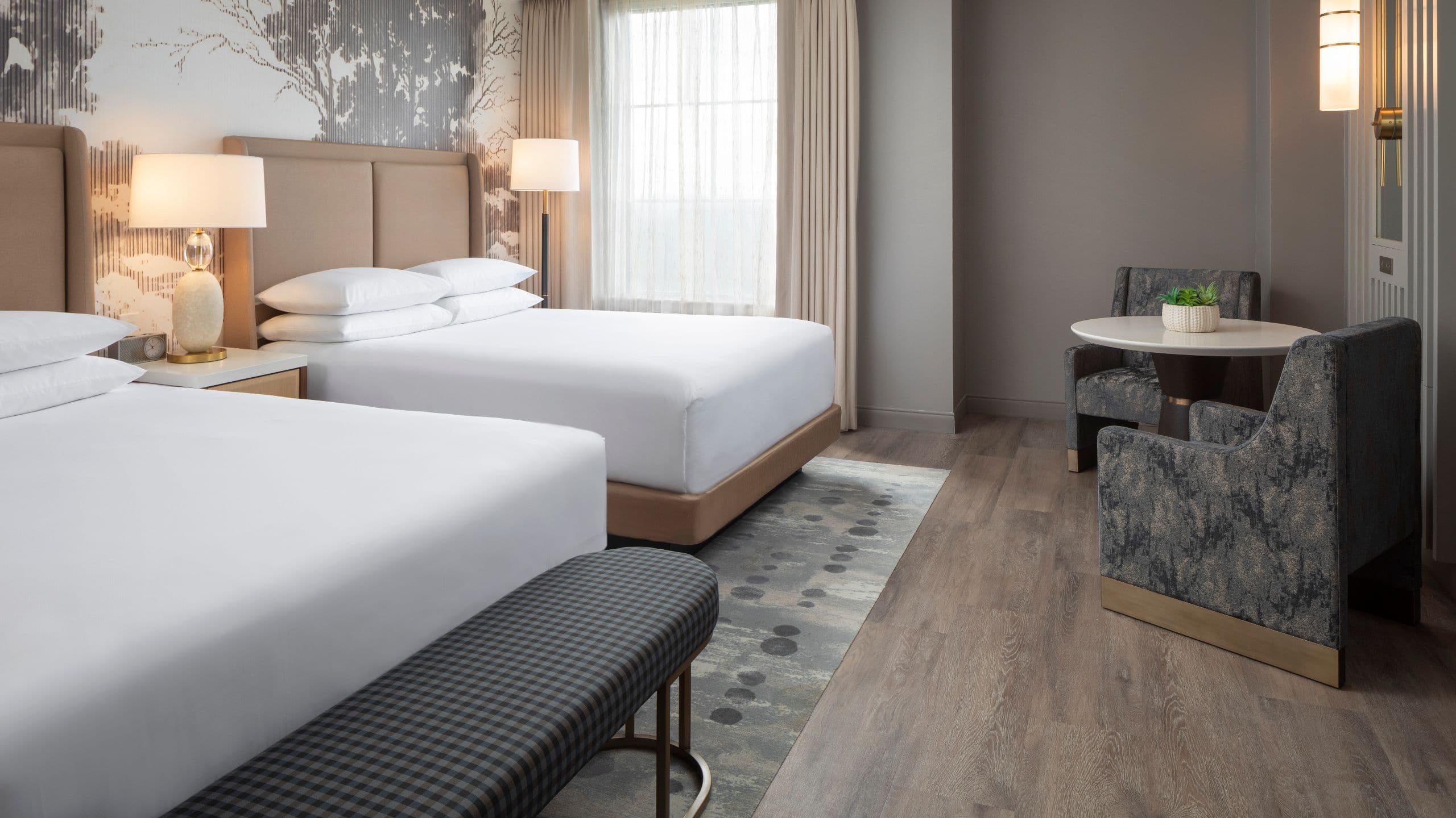 2 Queen Beds - Image 1